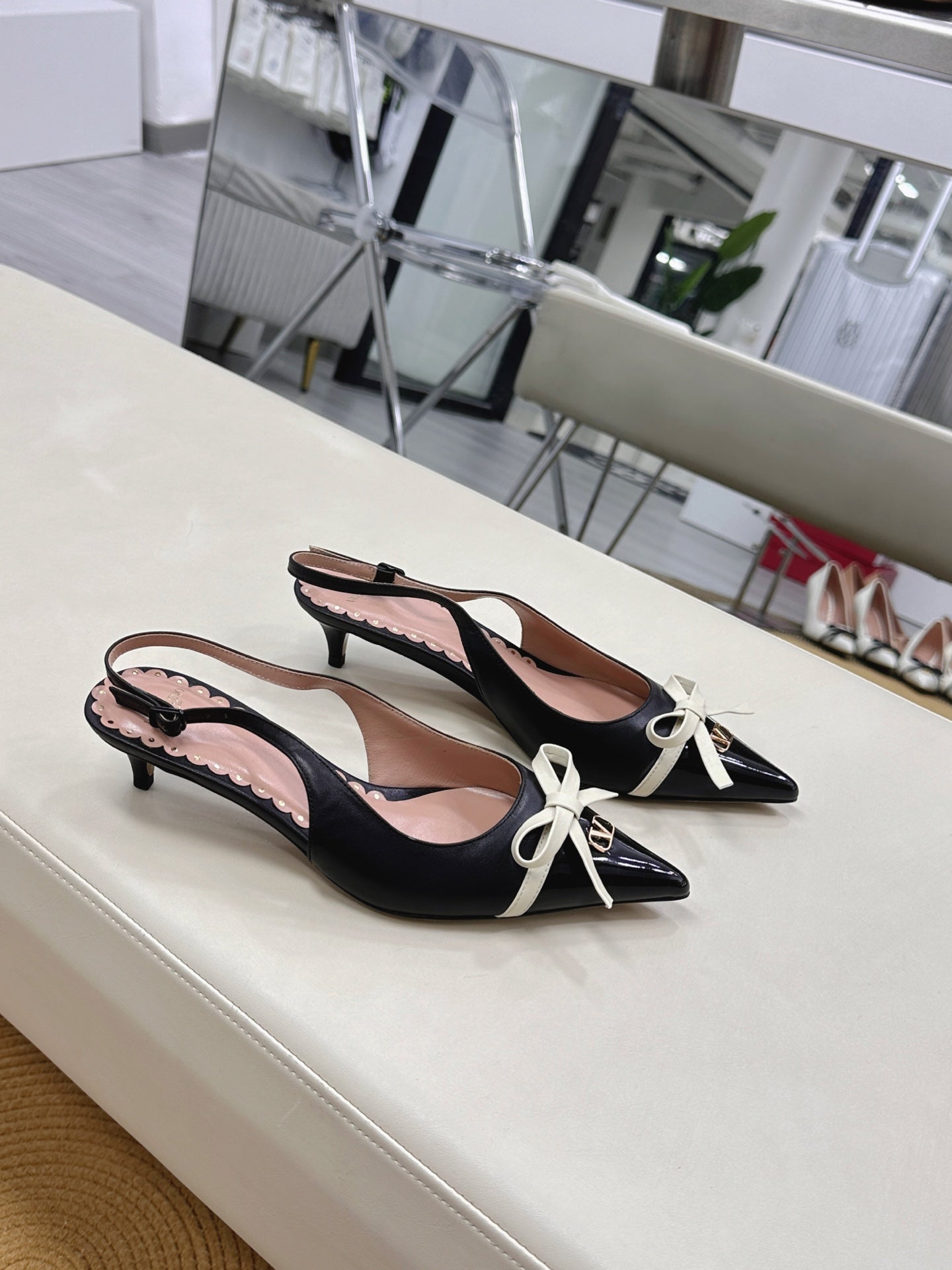 Bepointy Slingback Pumps Bow In Black Cowhide And Patent Leather Pale Pink Sheepskin Linning 304252