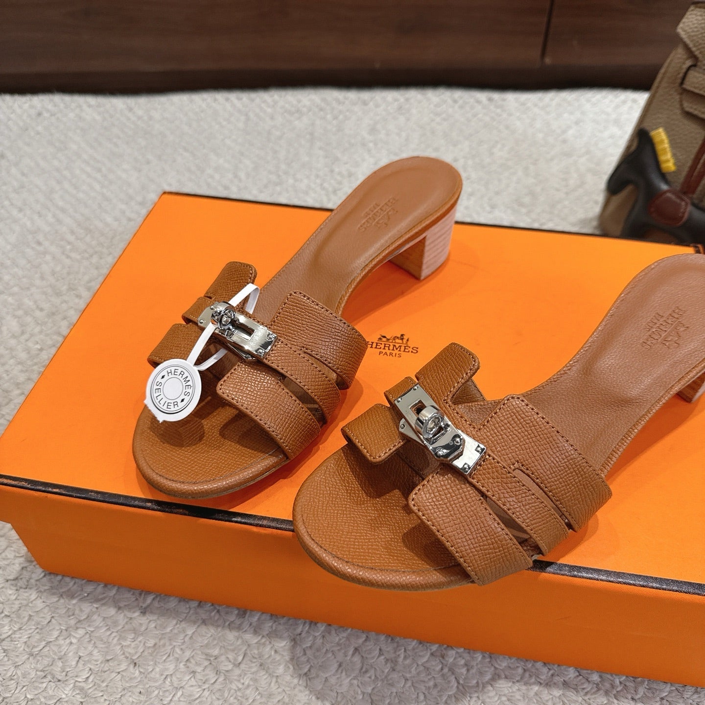HM Kelly Buckle Sandals 5cm Brown Leather 805004