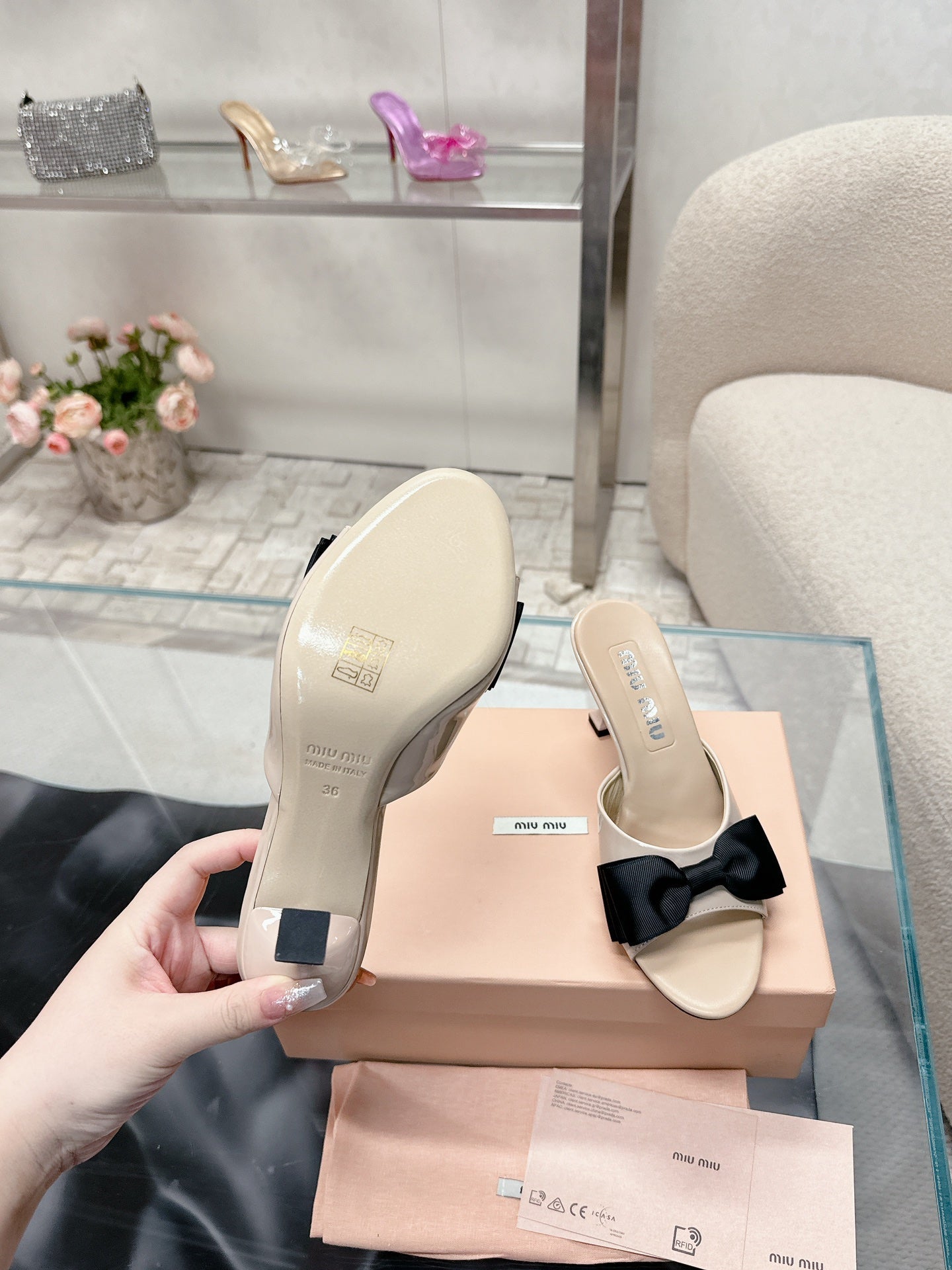 Miu Mordoré Black Bows Mules  70mm Beige Cowhide 445515