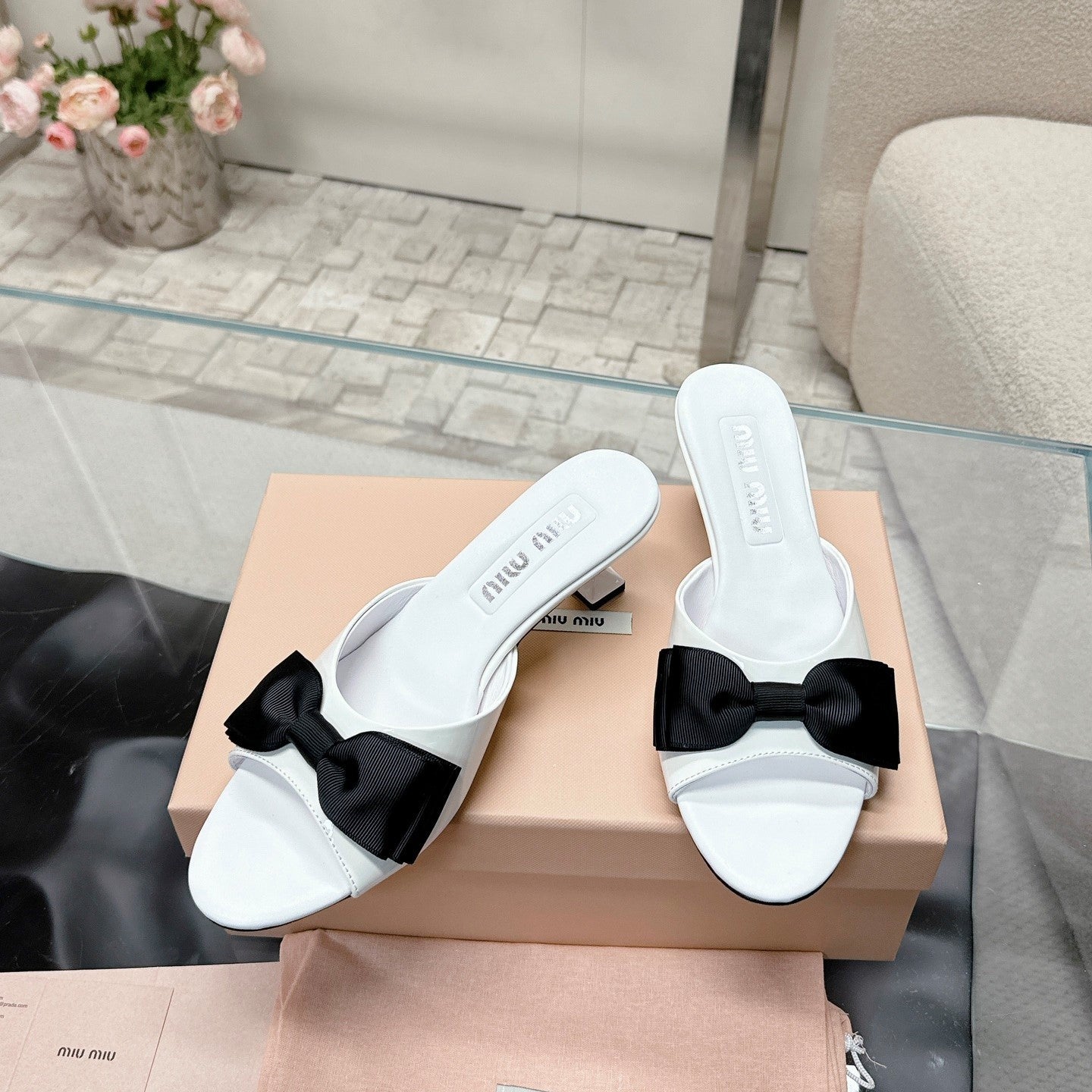 Miu Mordoré Black Bows Mules  50mm White Cowhide 445522