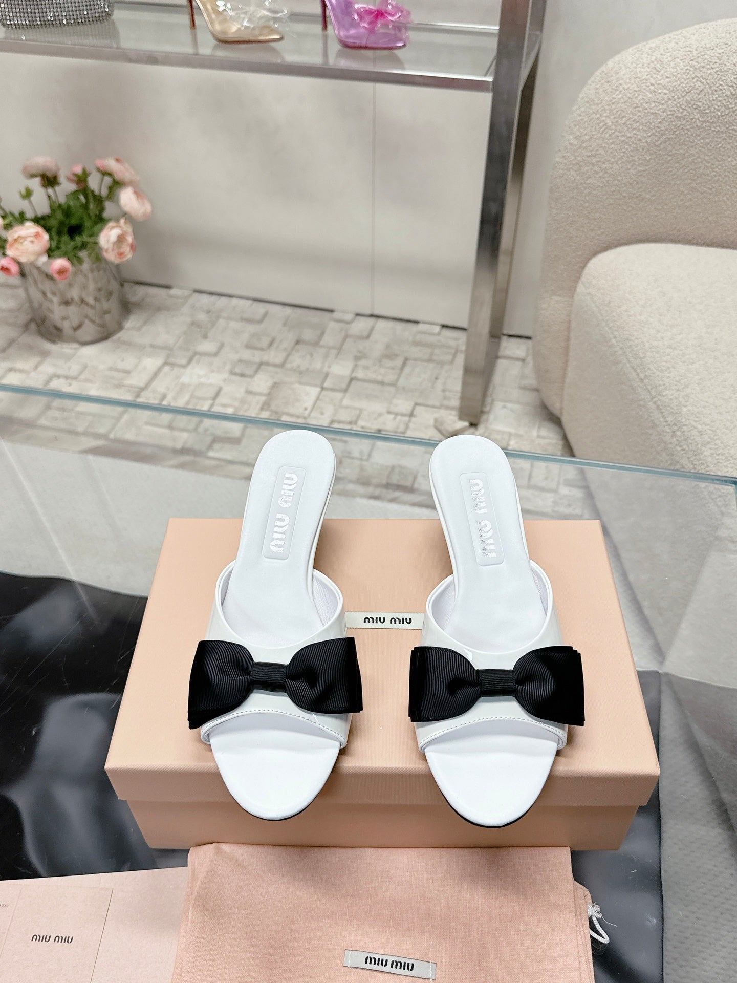 Miu Mordoré Black Bows Mules  50mm White Cowhide 445522