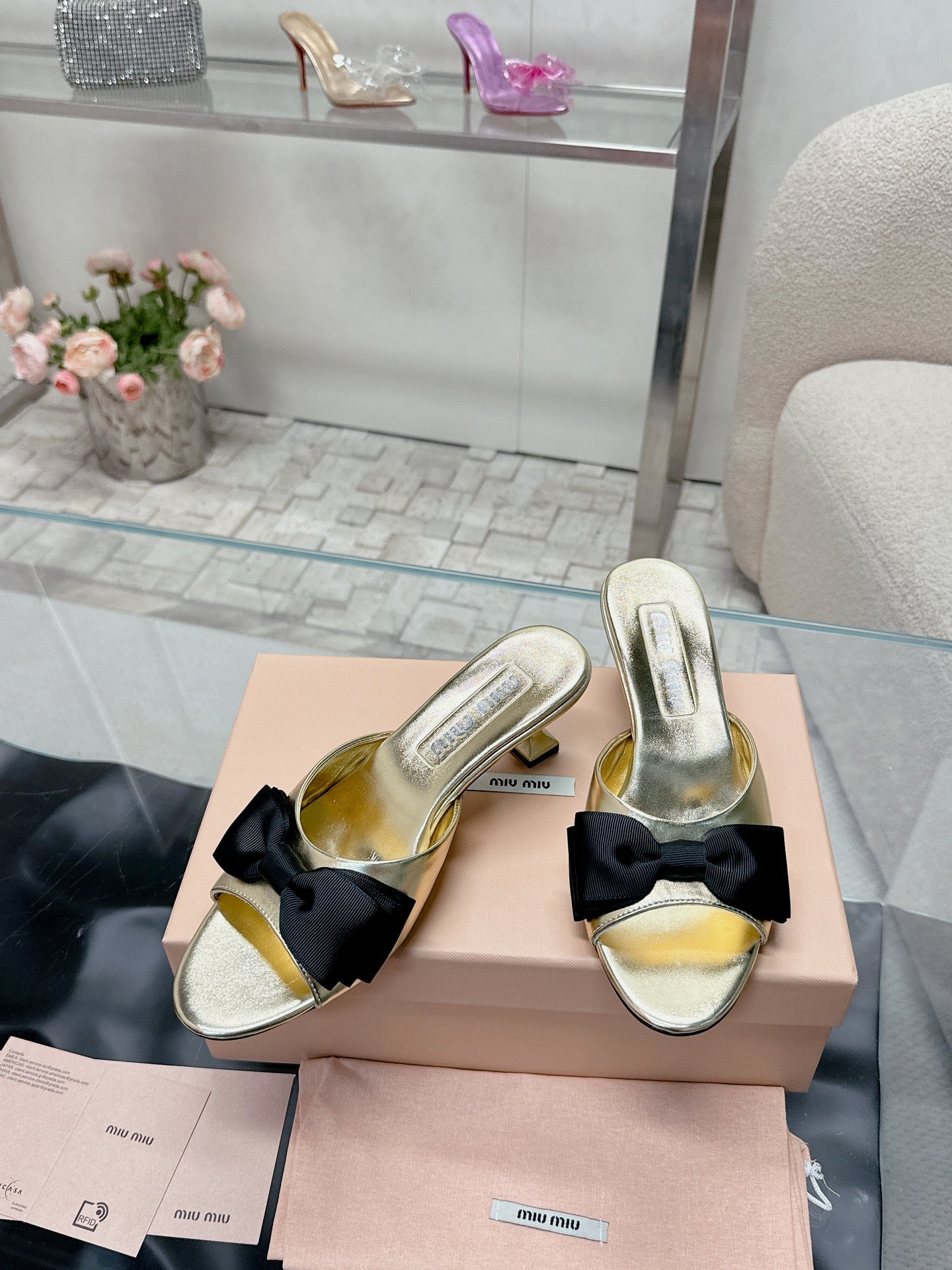 Miu Mordoré Black Bows Mules  50mm Gold Cowhide 445518