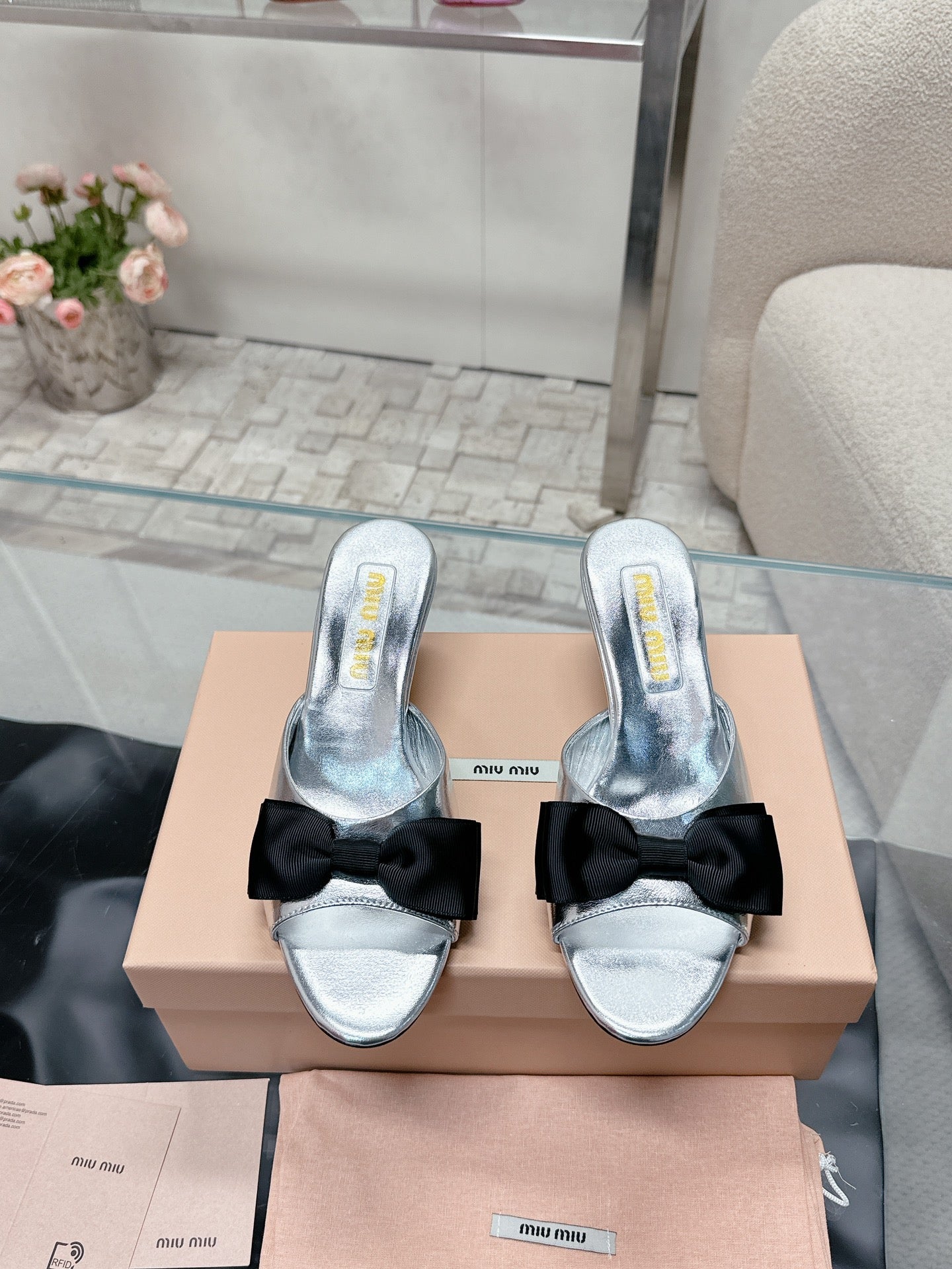 Miu Mordoré Black Bows Mules  50mm Sliver Cowhide 445519