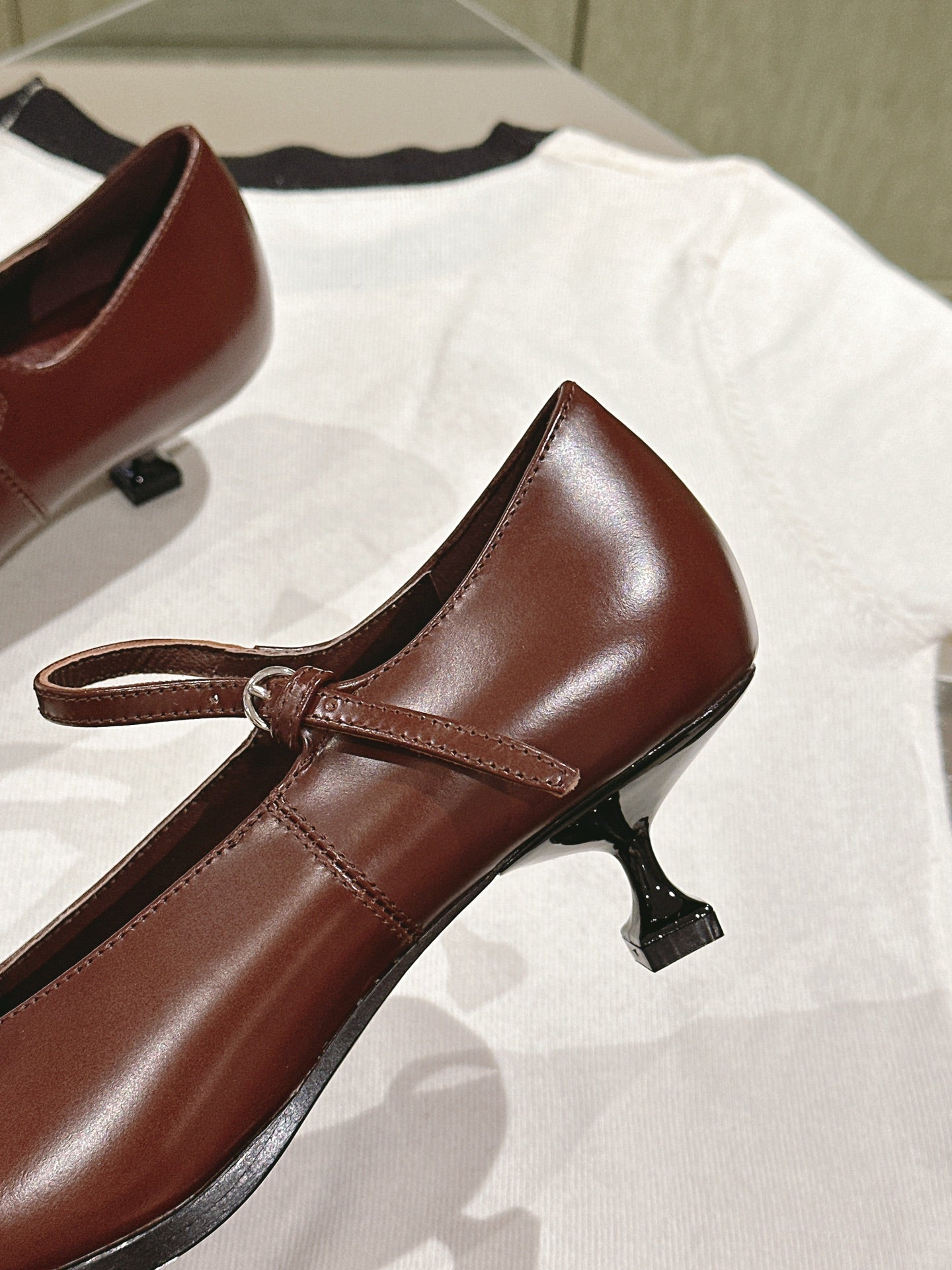 Miu×𝐵𝑎𝑙𝑎𝑛𝑐 Singback 55mm Chocolate Cowhide 445531