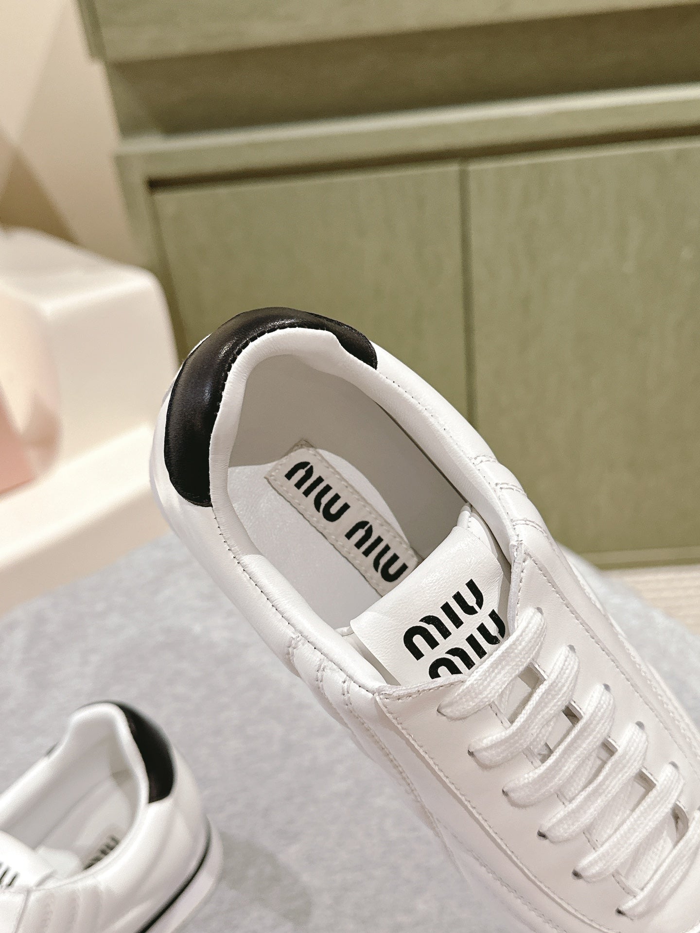 Miu Low-top Pointed Toe Sneakers White Cowhide Suede 445541