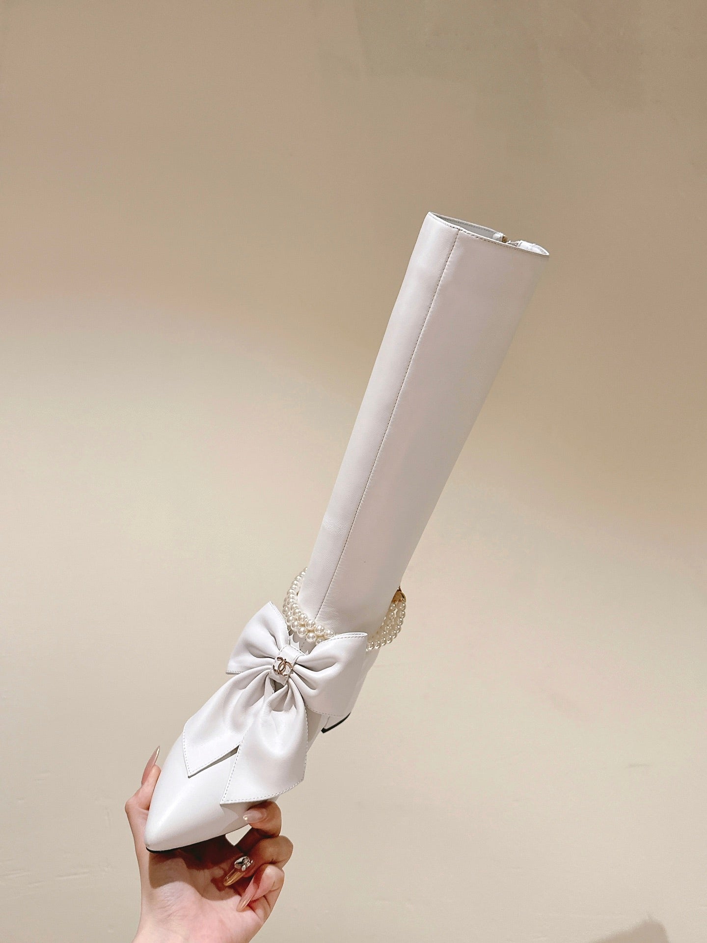 CC 24A  Pearl Bow Knee-High Boots 65mm White Sheepskin 447464
