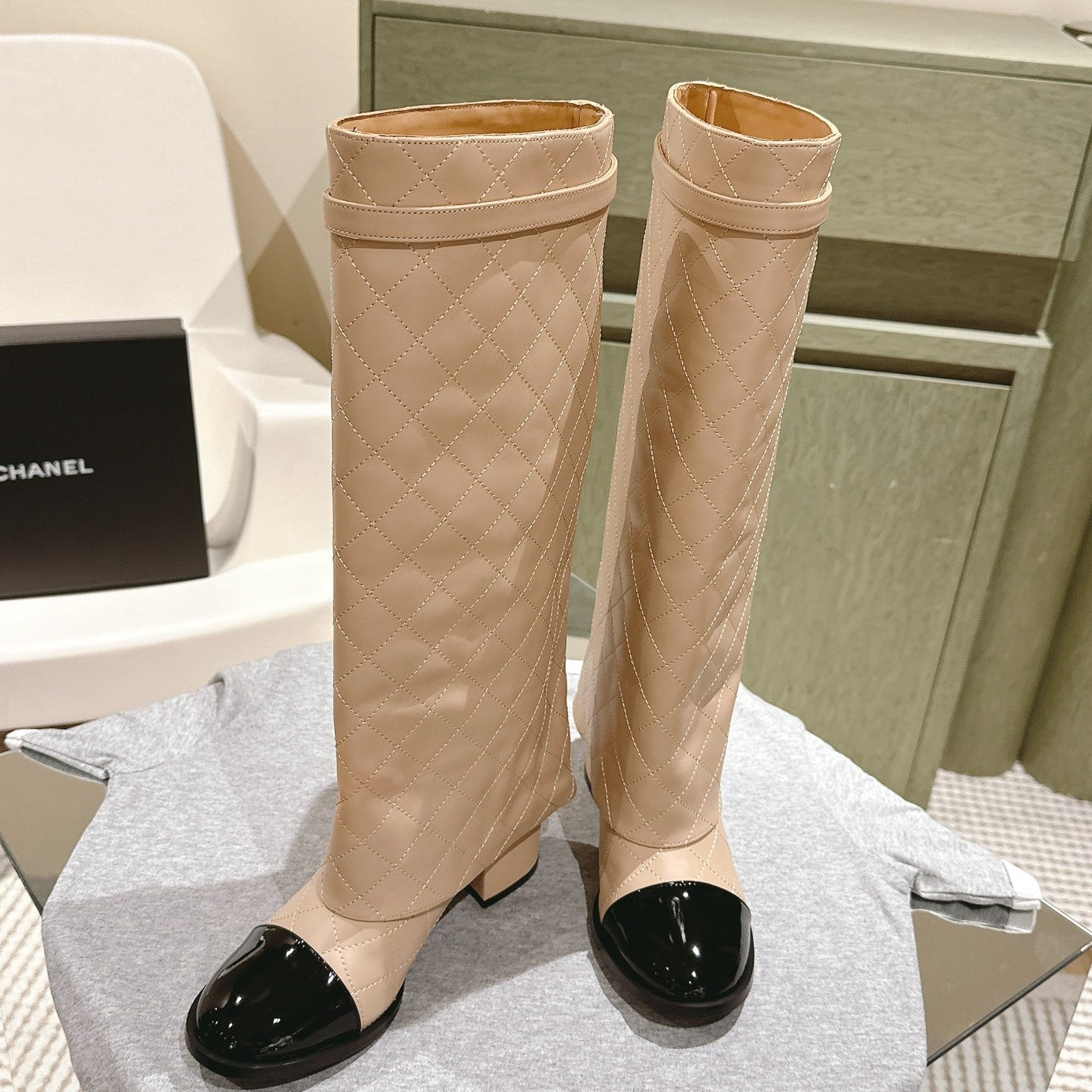 CC 24ss  Fold-Over High Boots 40mm Beige Quilted Sheepskin 447475