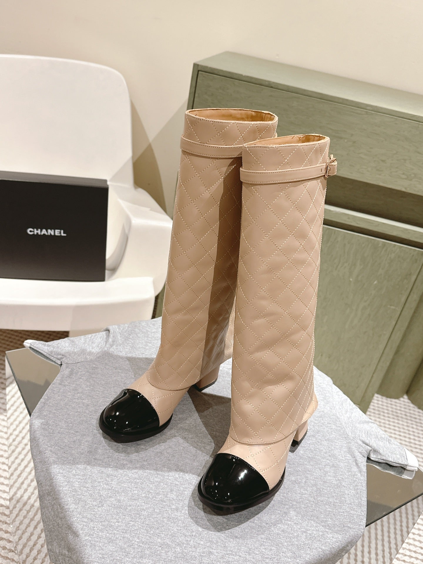 CC 24ss  Fold-Over High Boots 40mm Beige Quilted Sheepskin 447475