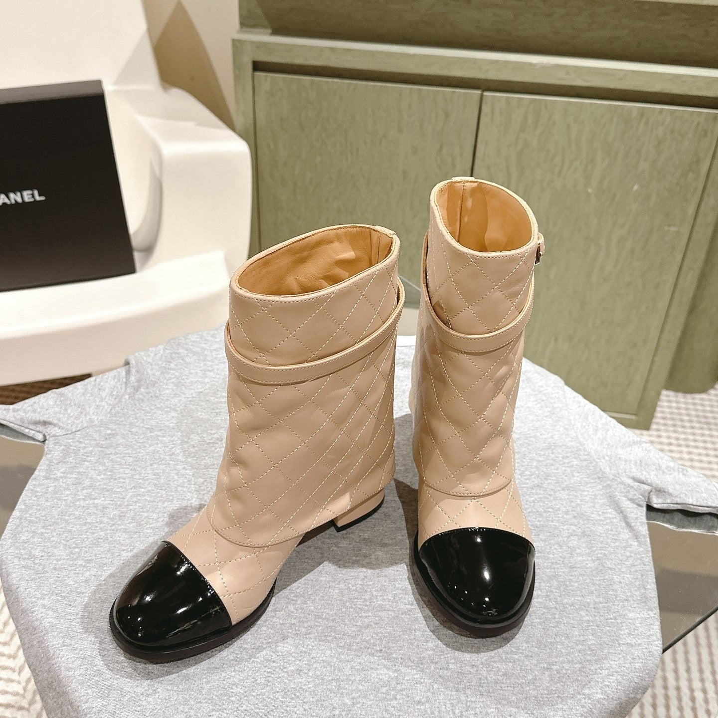 CC 24ss  Fold-Over Low Boots 40mm Beige Quilted Sheepskin 447477