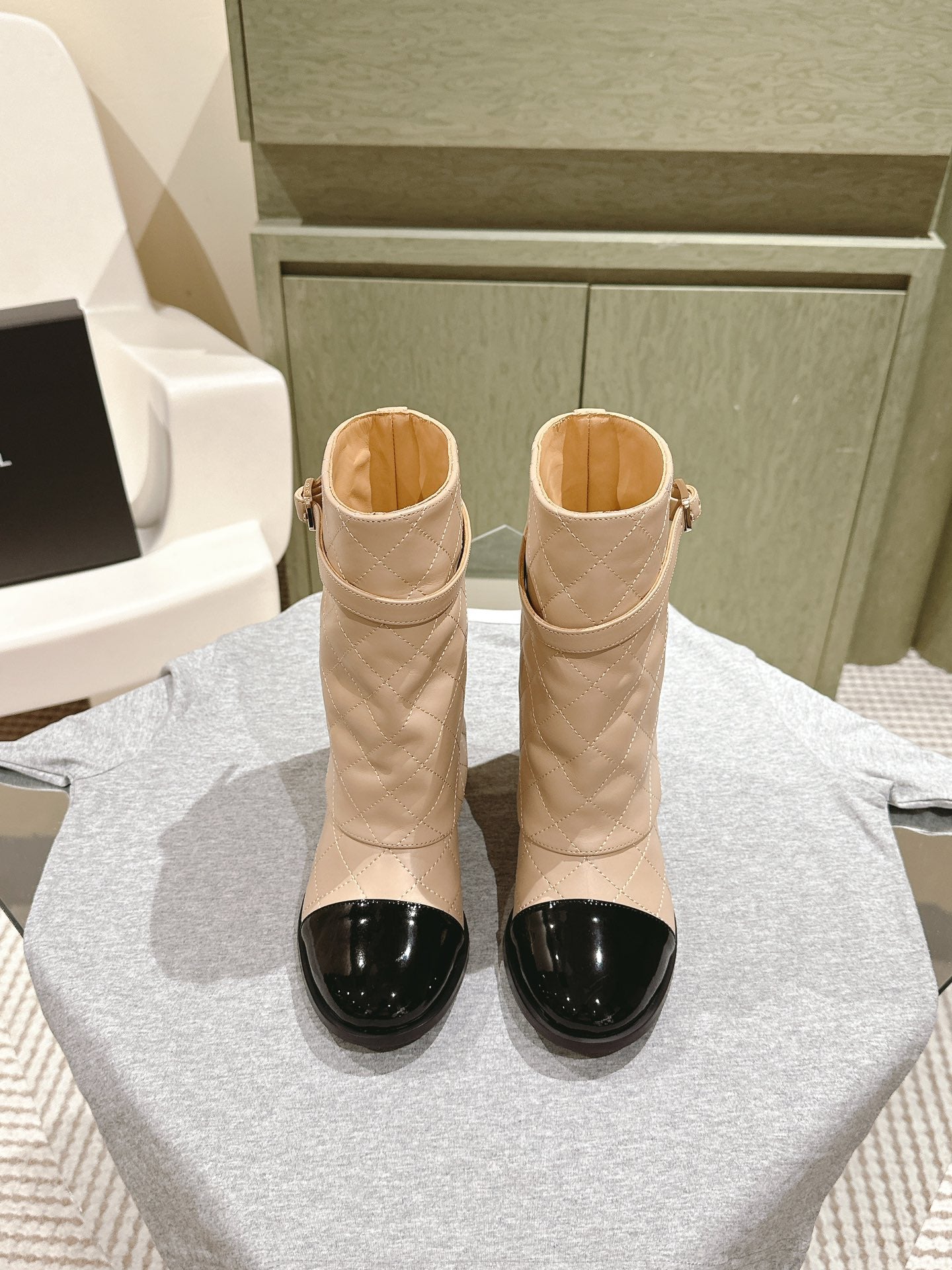 CC 24ss  Fold-Over Low Boots 40mm Beige Quilted Sheepskin 447477