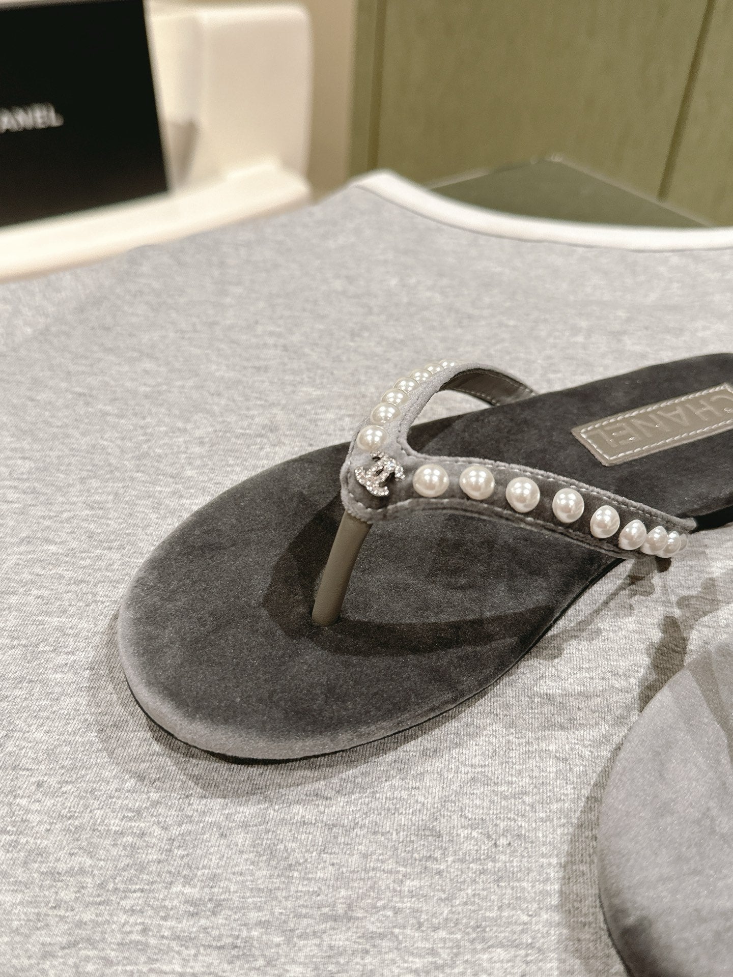 CC 25ss Pearl Thong Sandal Black Mix Grey Velvet 461640