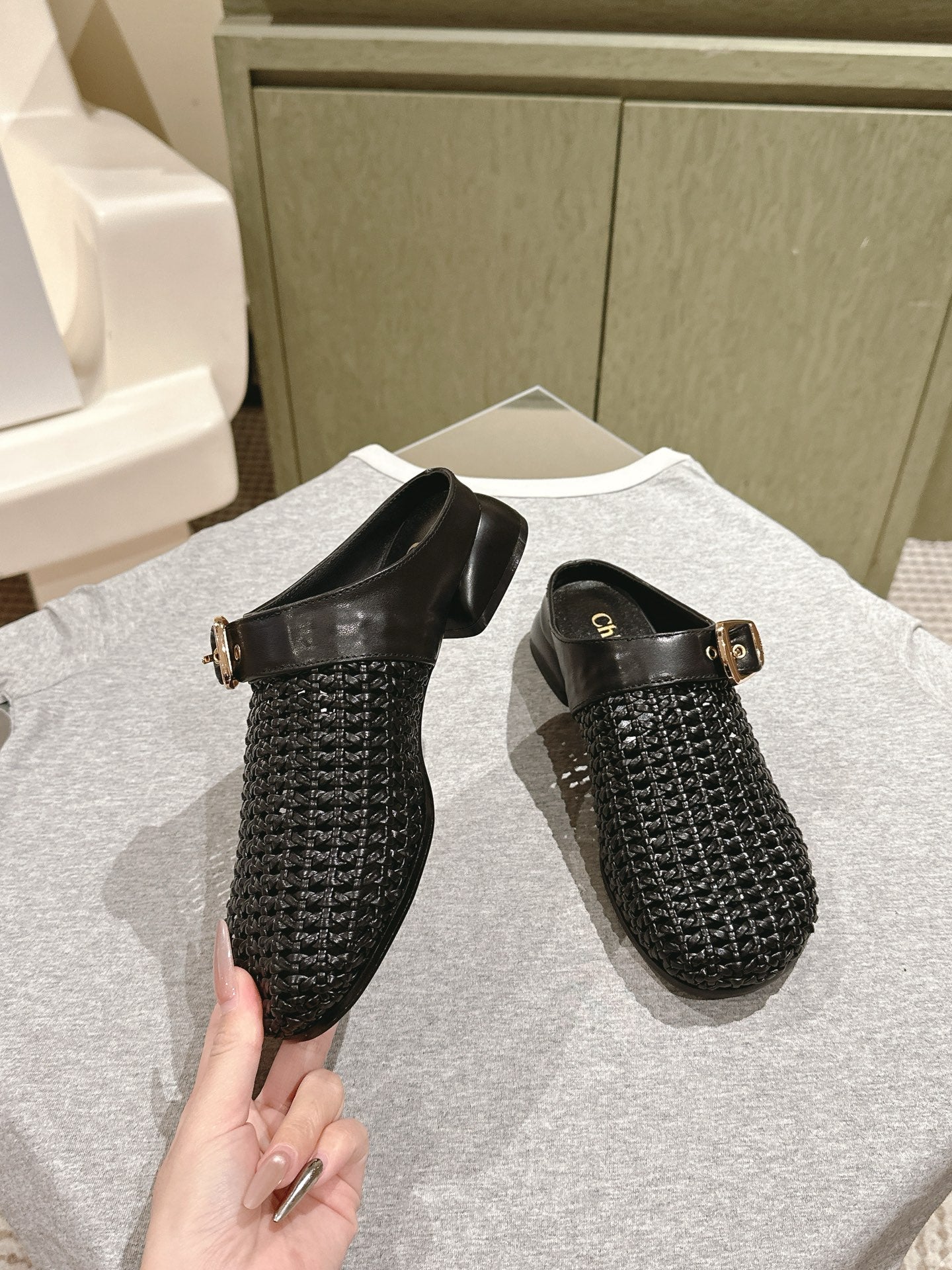 Chloé 26S Woven Mules in Black Calfskin