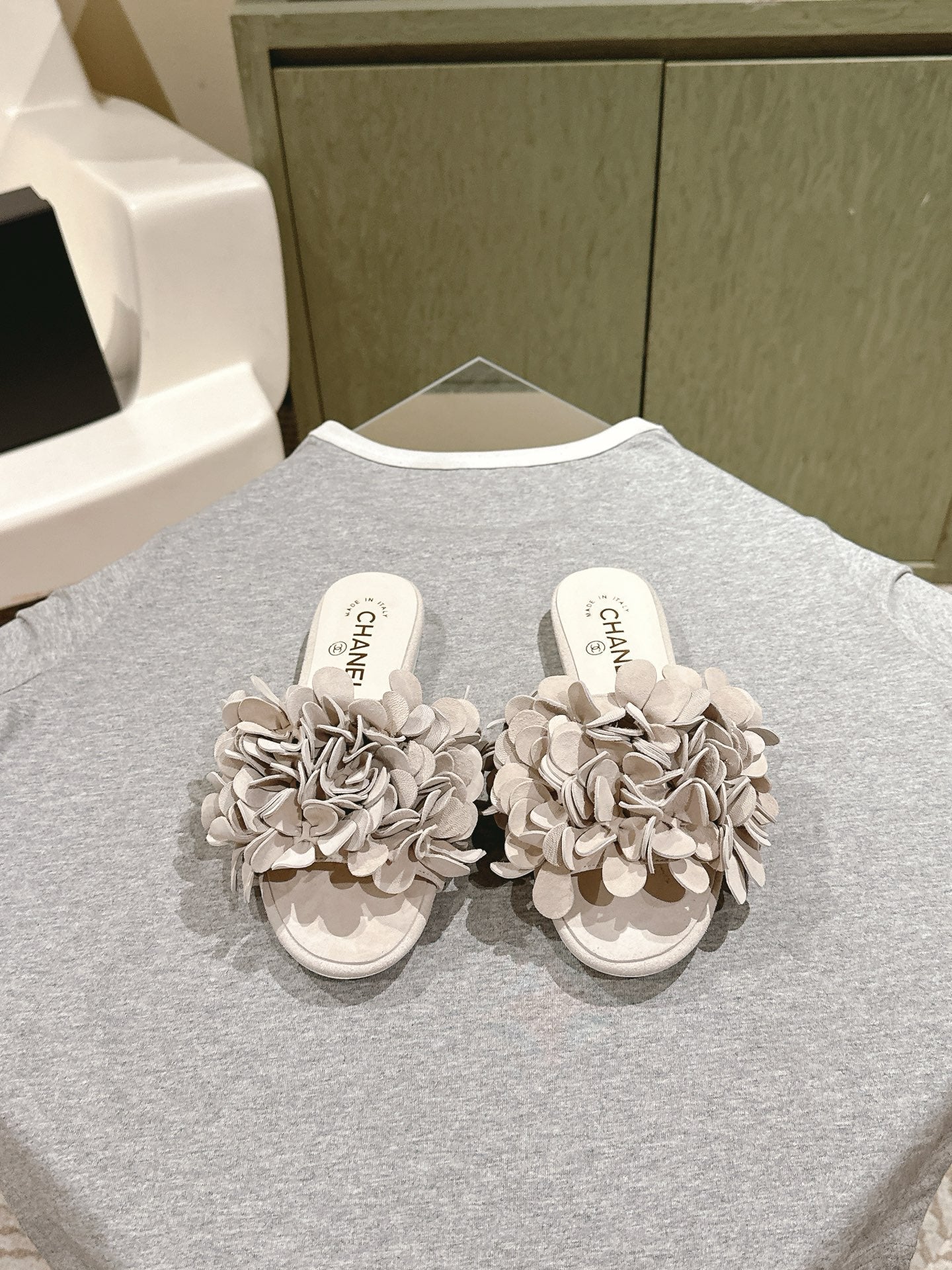 CC Floral Slide Flat Light Taupe Suede Cowhide 454280