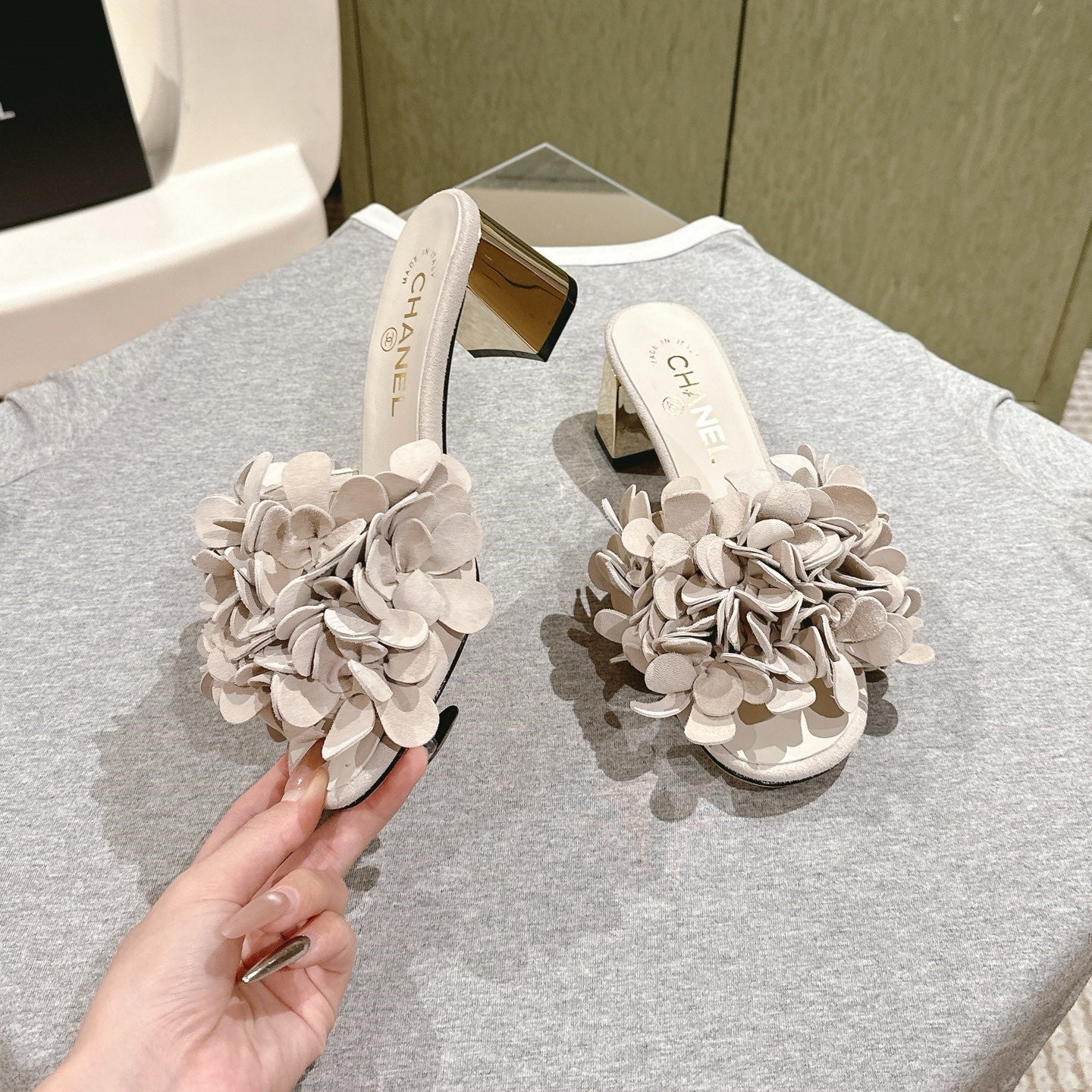 CC Floral Slide Sandals 55mm Light Taupe Suede Cowhide 454283
