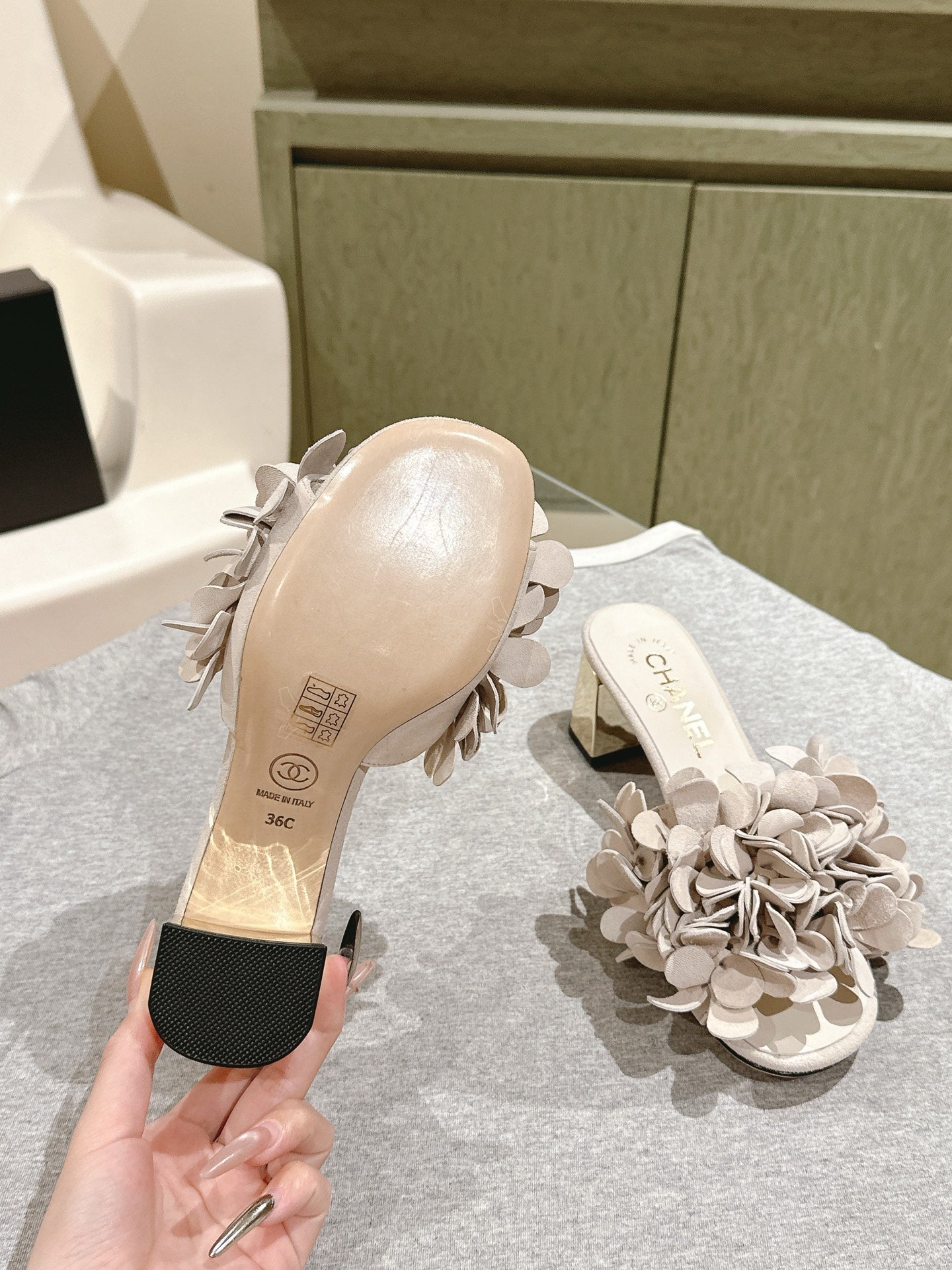 CC Floral Slide Sandals 55mm Light Taupe Suede Cowhide 454283