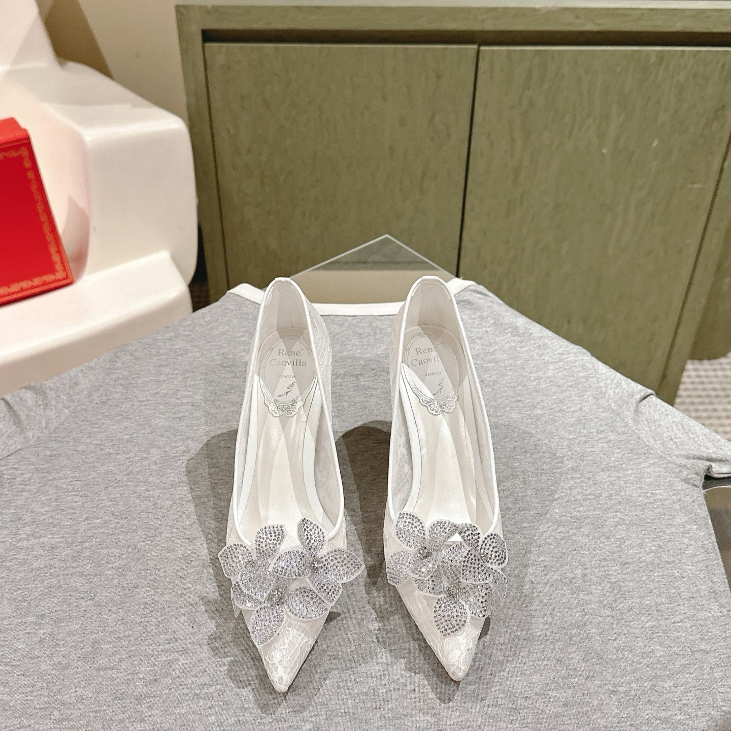 RC 25C Flower High Heel 7.5cm White Silk Rhinestones 268083