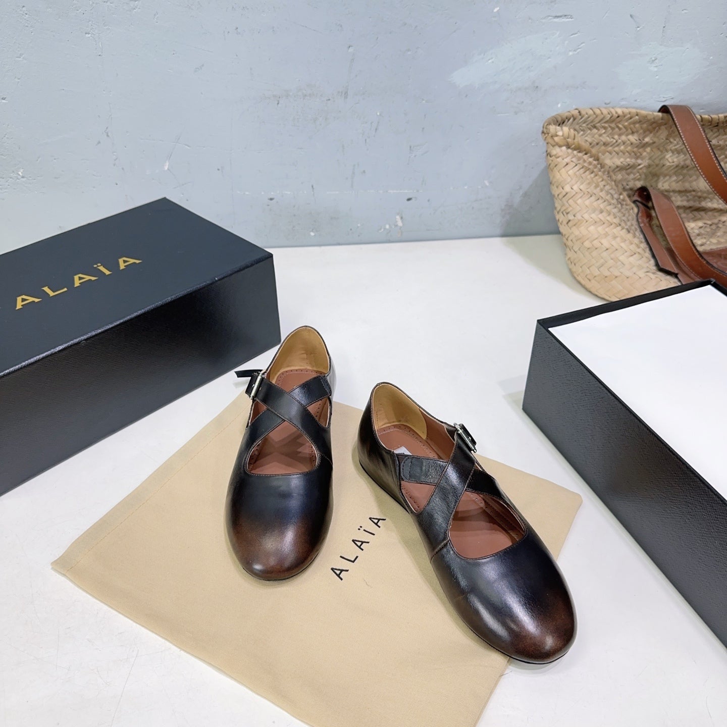 Alaia Criss Cross Ballet Flats Black Brown Cowhide 674315