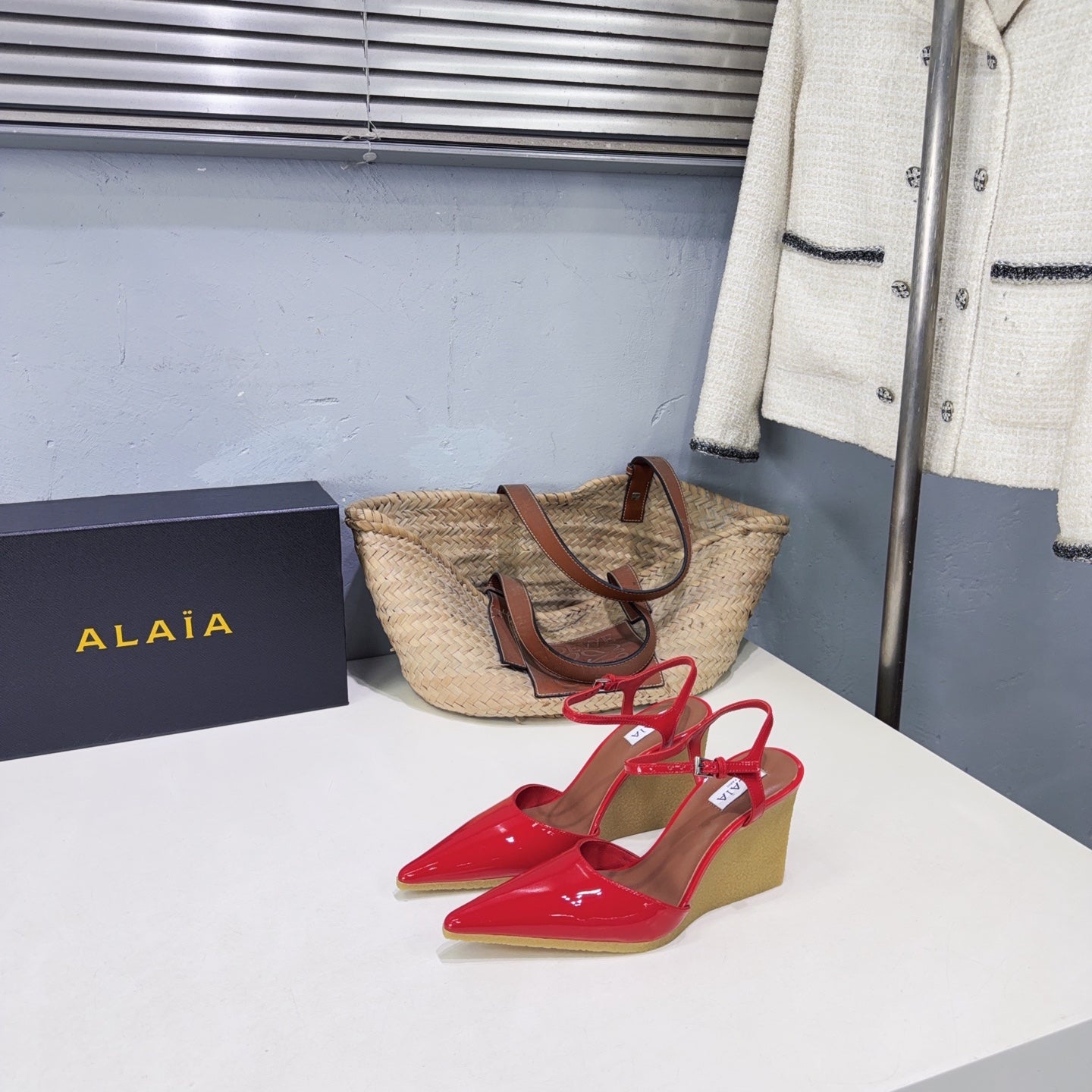 Alaia Wedge Pumps 10cm Beige Patent Leather 674287