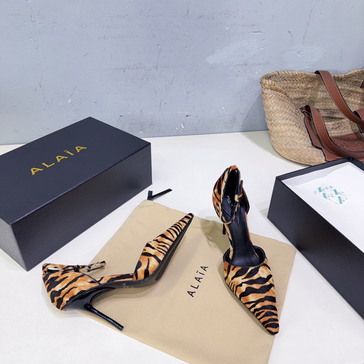 Alaia Drop Pumps 10cm Leopard Printed Suede 674290