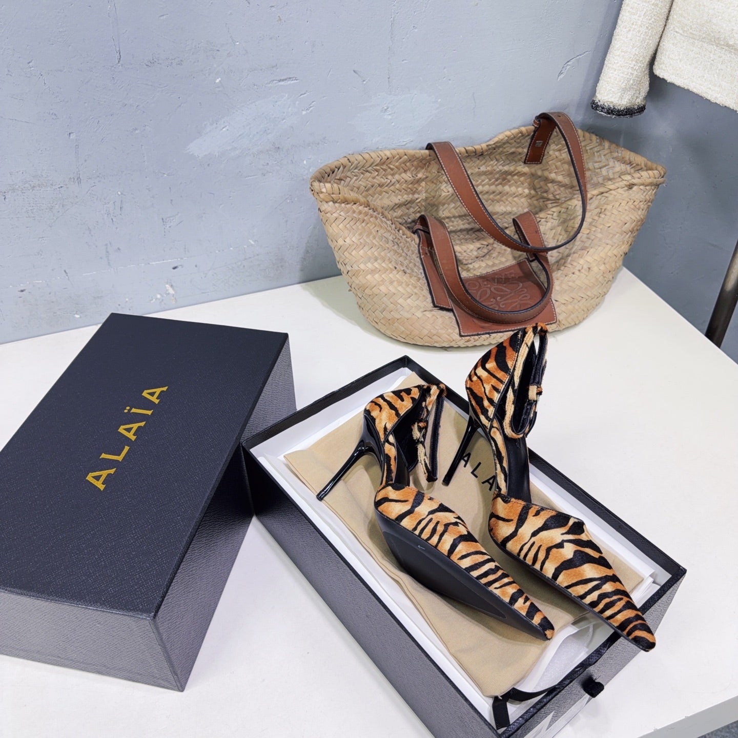 Alaia Drop Pumps 10cm Leopard Printed Suede 674290