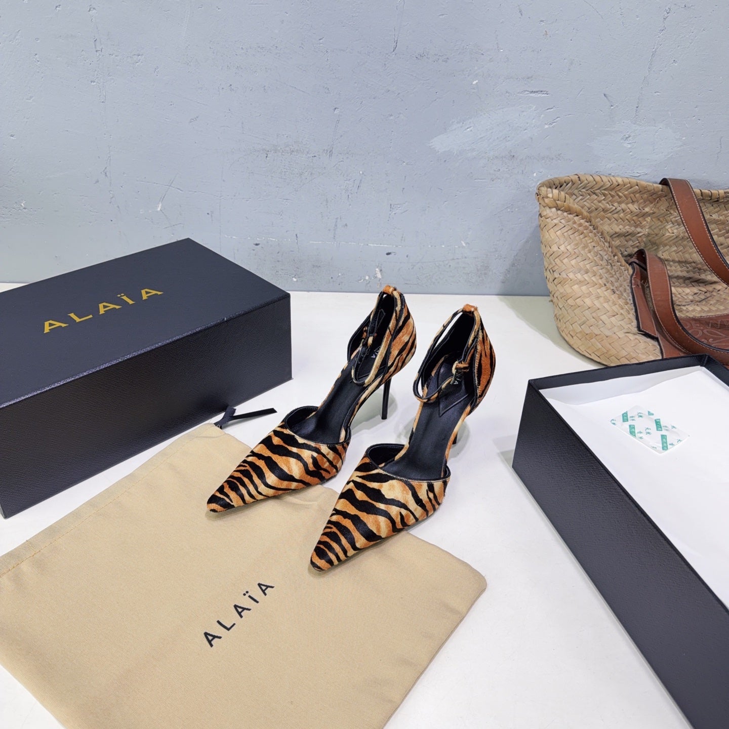 Alaia Drop Pumps 10cm Leopard Printed Suede 674290