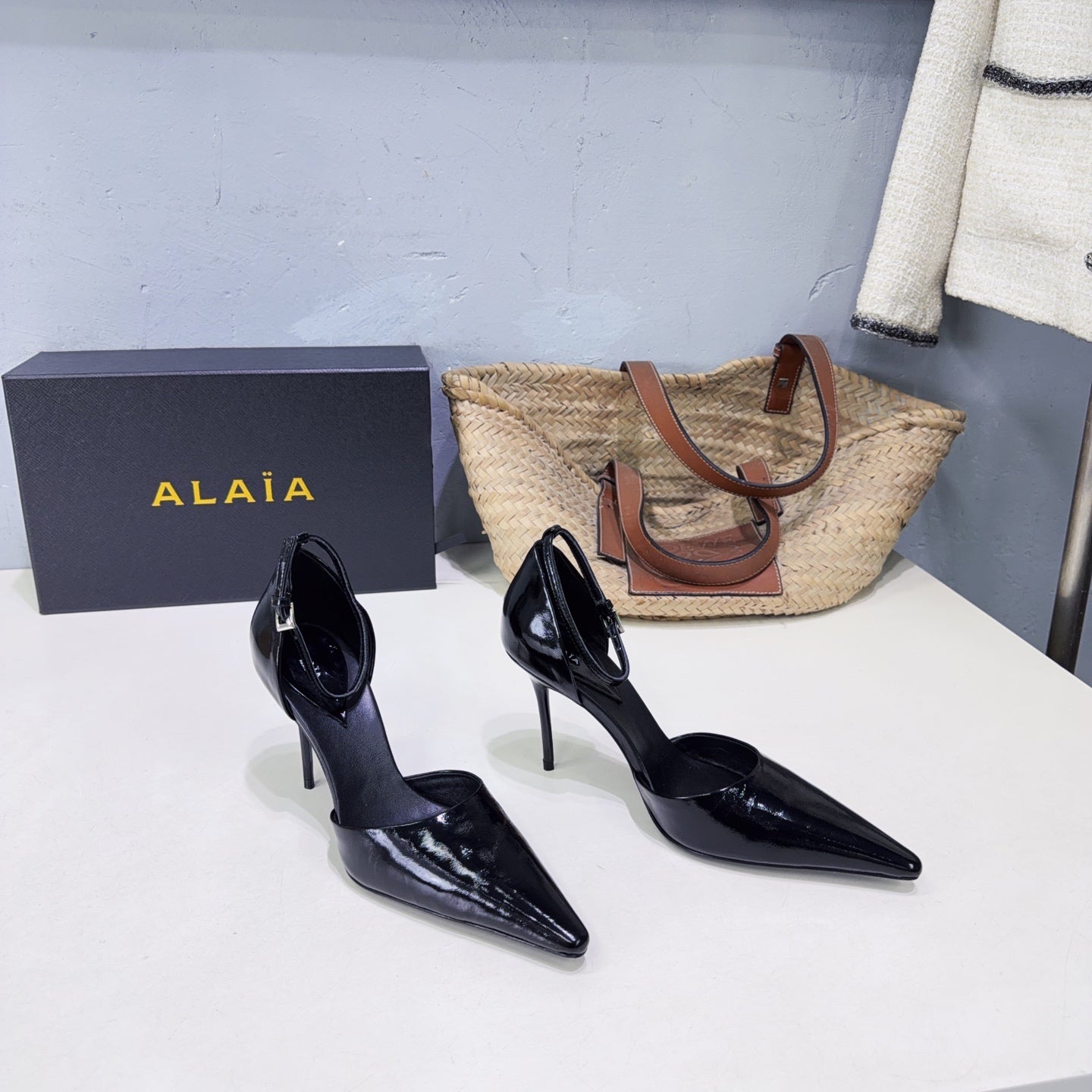 Alaia Drop Pumps 10cm Black Glossy Leather 674291