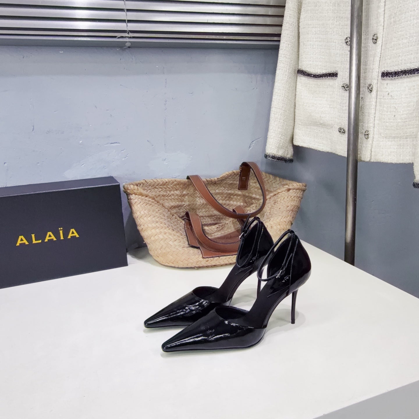 Alaia Drop Pumps 10cm Black Glossy Leather 674291