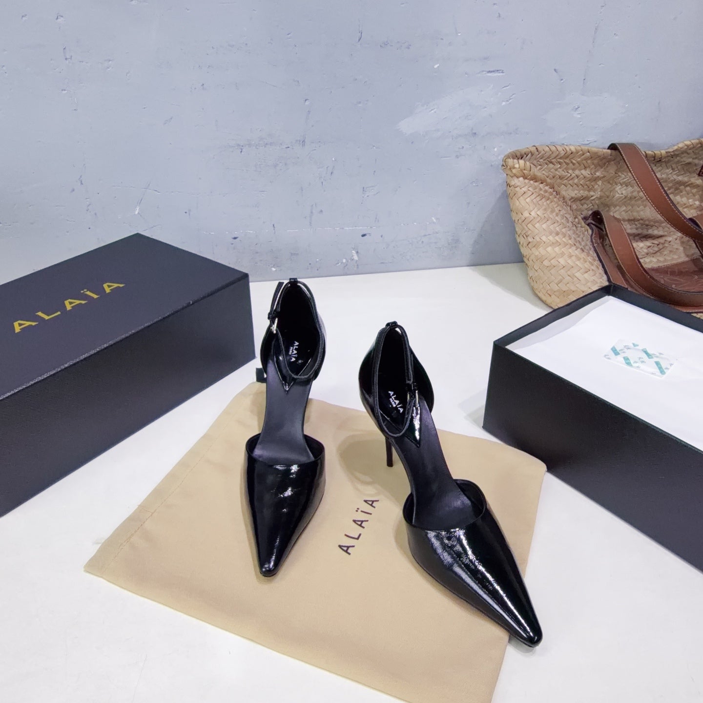 Alaia Drop Pumps 10cm Black Glossy Leather 674291