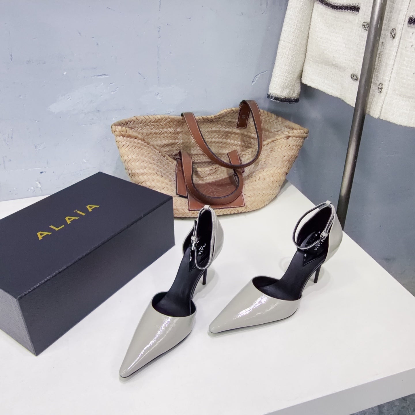 Alaia Drop Pumps 10cm Grey Glossy Leather 674293