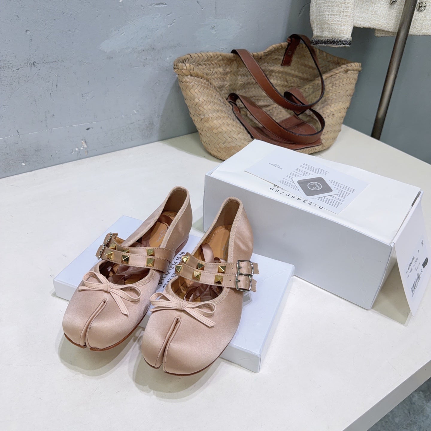 MM6 Strappy Split-Toe Ballerina Beige Satin 893692