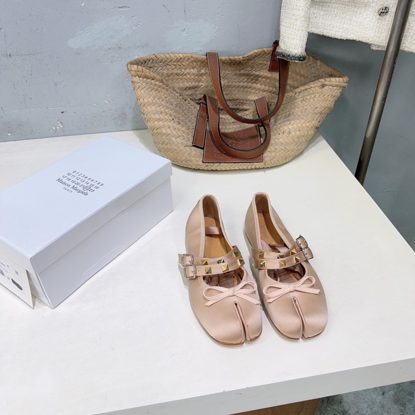MM6 Strappy Split-Toe Ballerina Beige Satin 893692