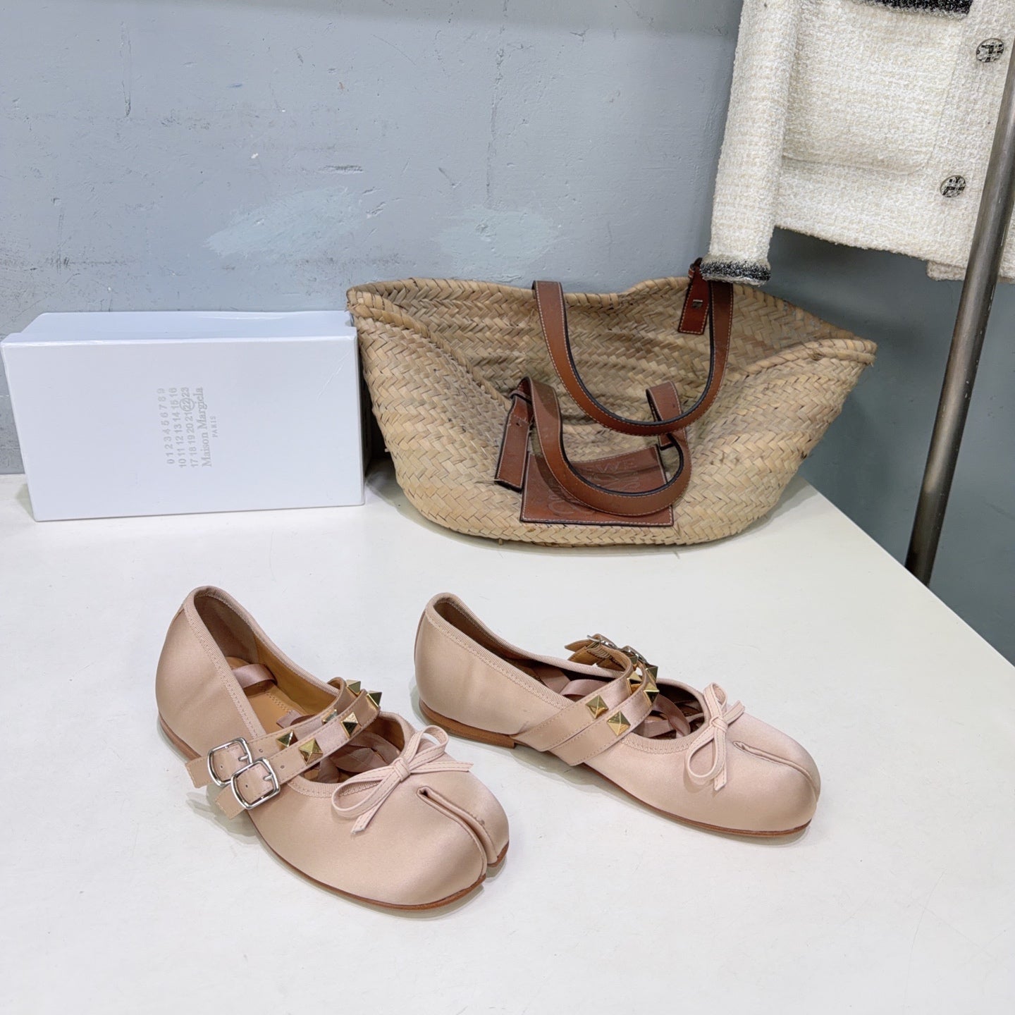 MM6 Strappy Split-Toe Ballerina Beige Satin 893692