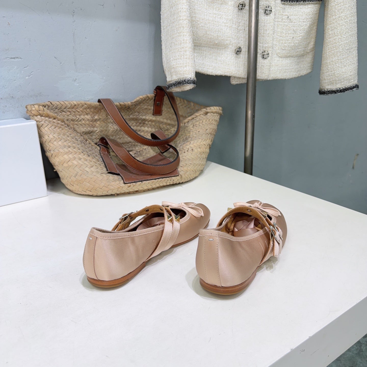MM6 Strappy Split-Toe Ballerina Beige Satin 893692
