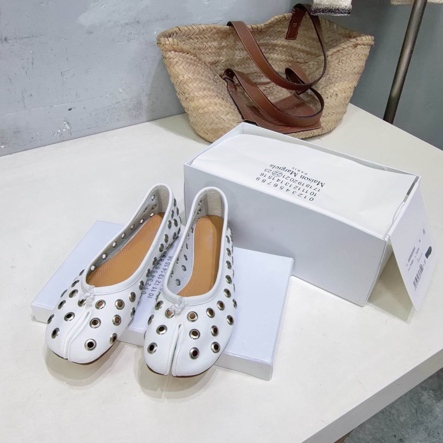MM6 Bellissima Ballerina Eyelet Details White Cowhide 893696