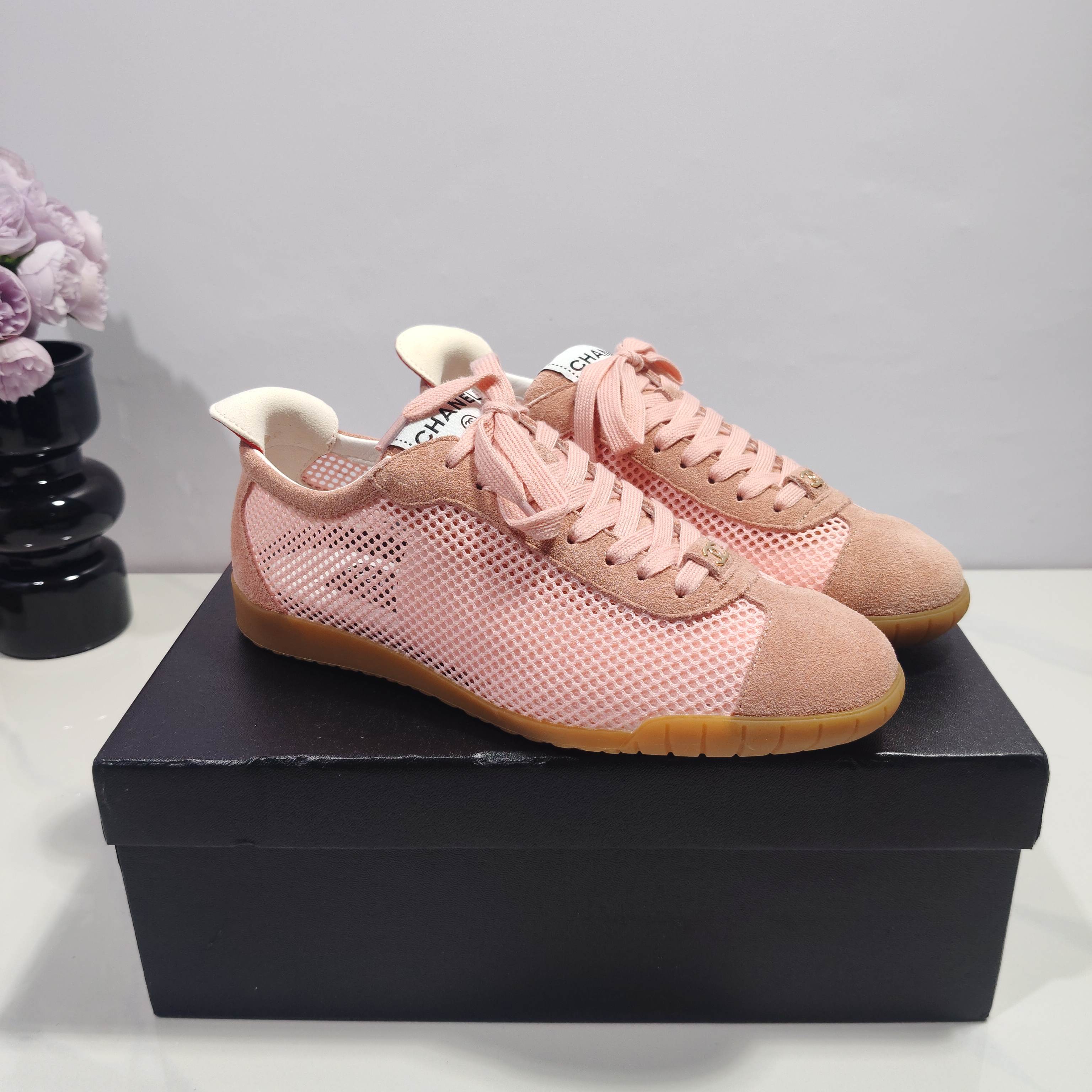 CC 26s Sneakers Light Pink Suede Mesh 953773
