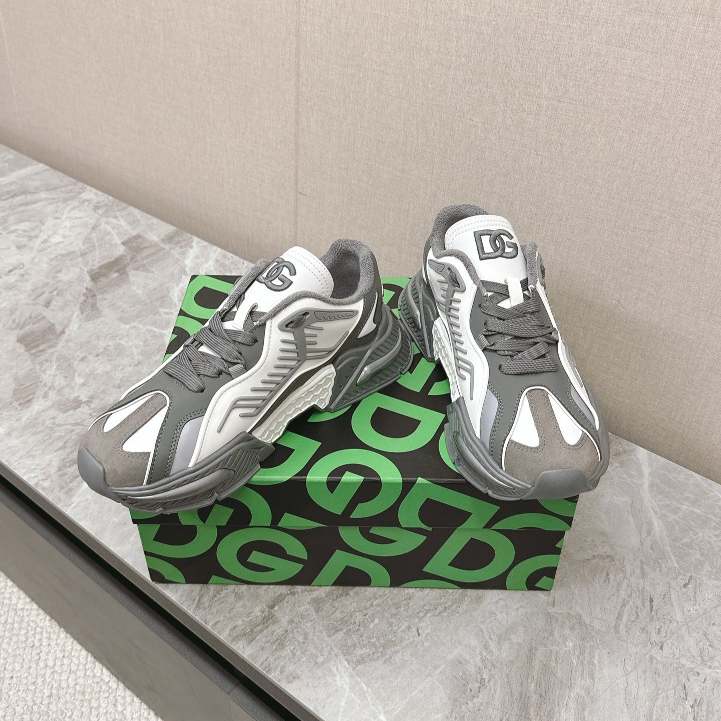 DC Daymaster Sneakers Gray White Cowhide & TPU 116671