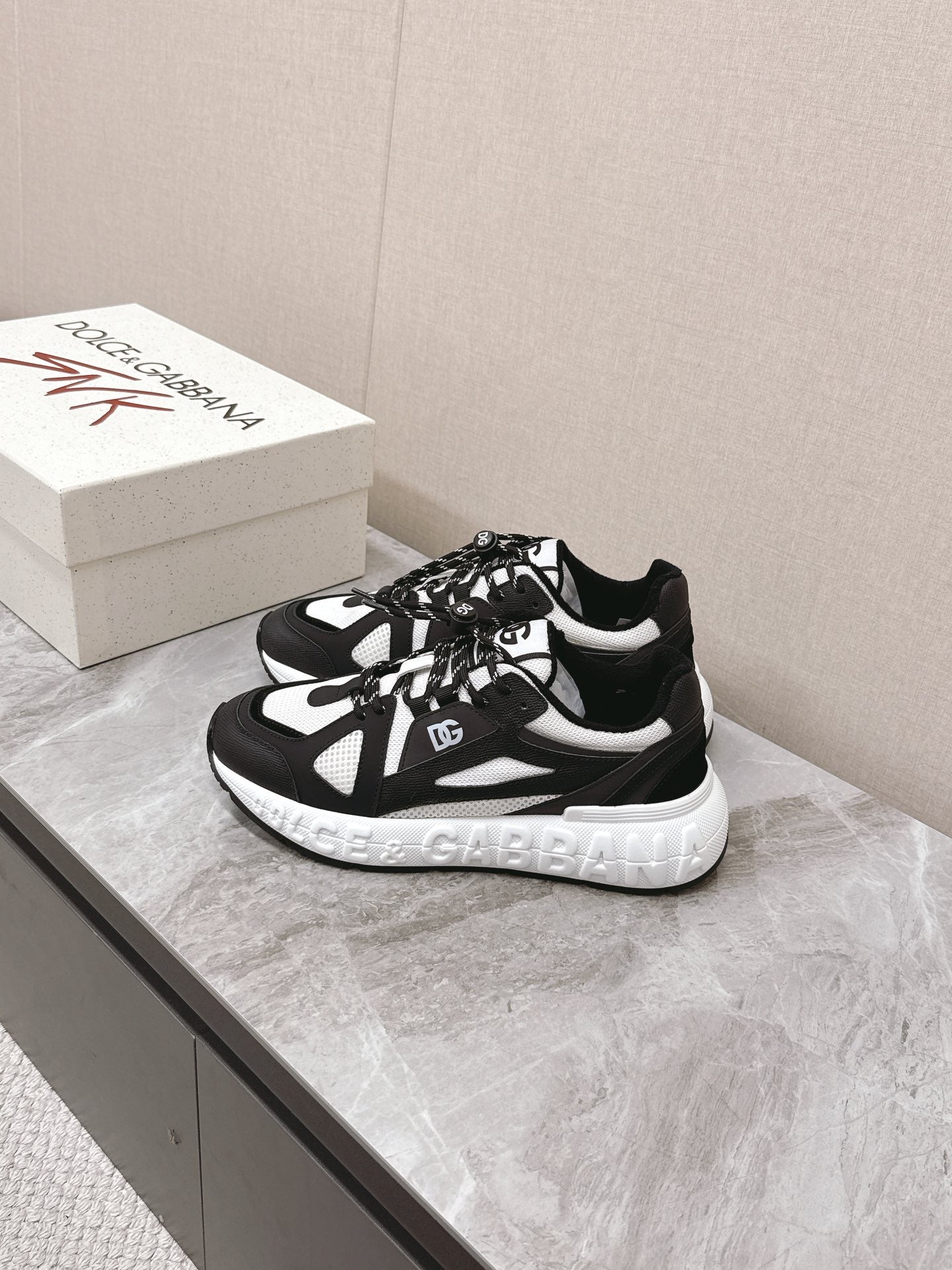 DC Chunky Sneakers White Black Cowhide & Mesh Lining 339126