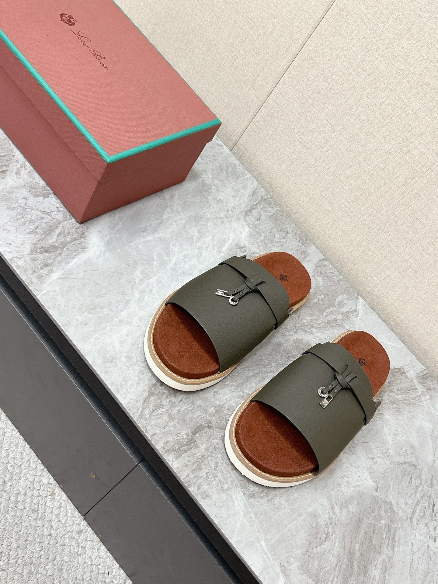 LP 26s Men’s Lock Mule Slides In Olive Green Calfskin Silver Hardware