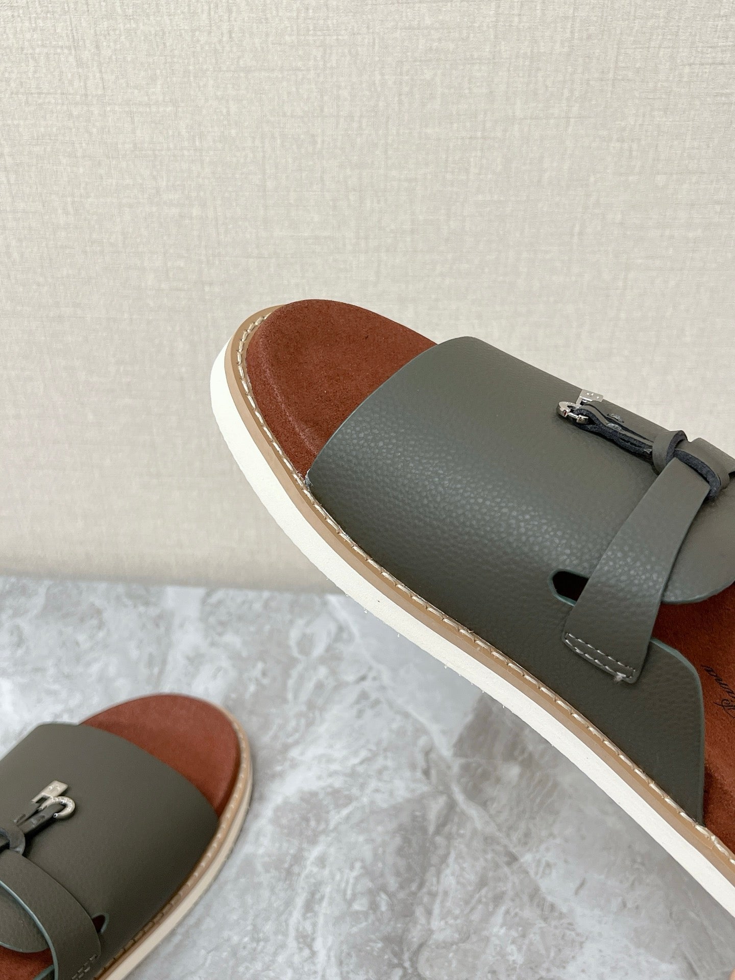 LP 26s Men’s Lock Mule Slides In Olive Green Calfskin Silver Hardware