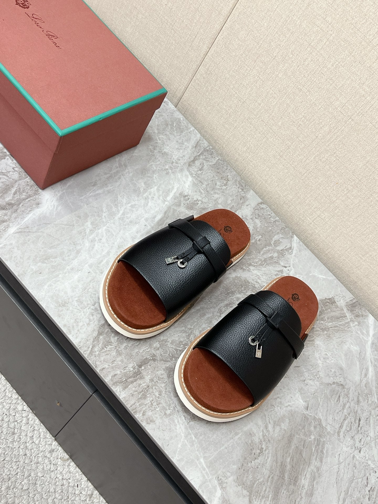 LP 26s Men’s Lock Mule Slides In Black Grained Calfskin Silver Hardware