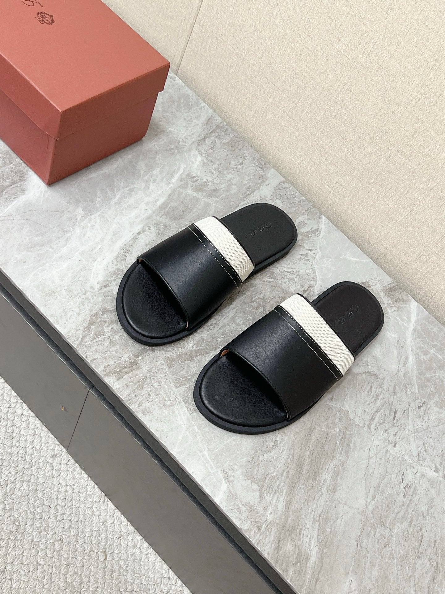 LP 26s Men’s Slides Sandal In Black Calfskin And Ivory White Canvas