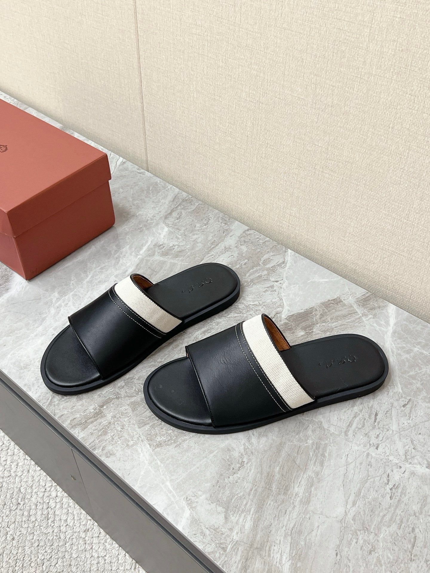 LP 26s Men’s Slides Sandal In Black Calfskin And Ivory White Canvas