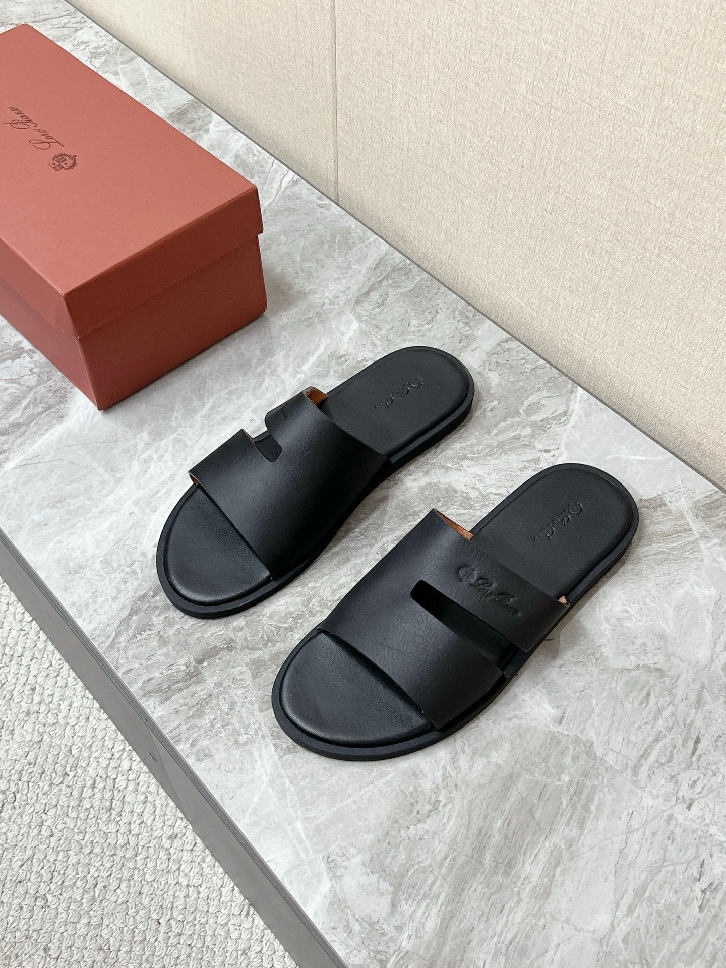 LP 26s Men’s Classic H-Cut Slides In Black Calfskin