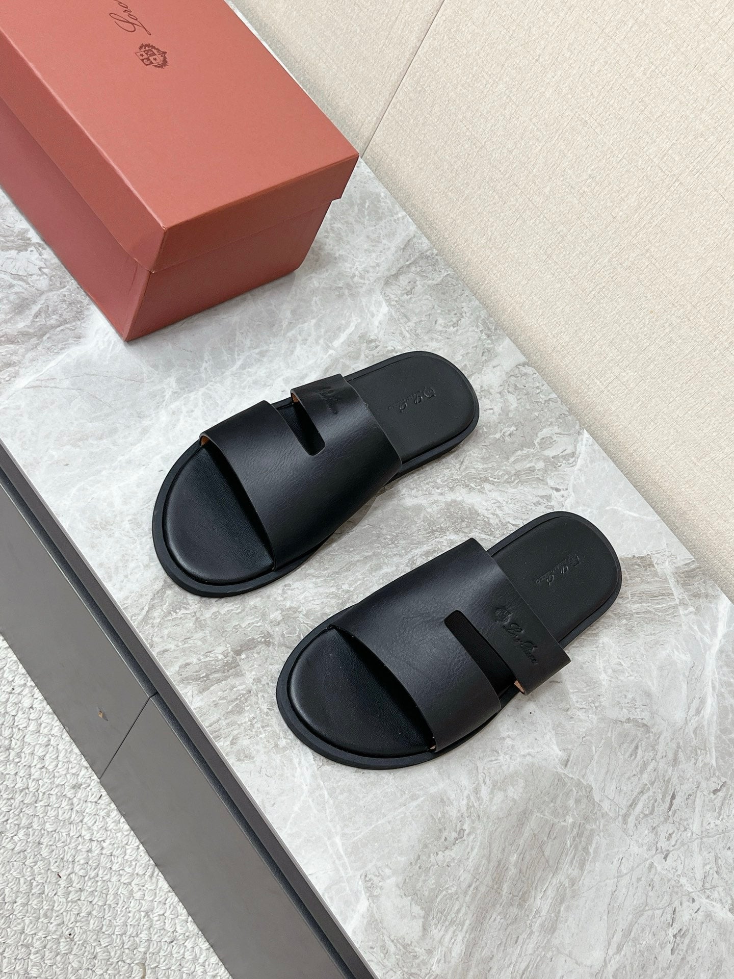 LP 26s Men’s Classic H-Cut Slides In Black Calfskin