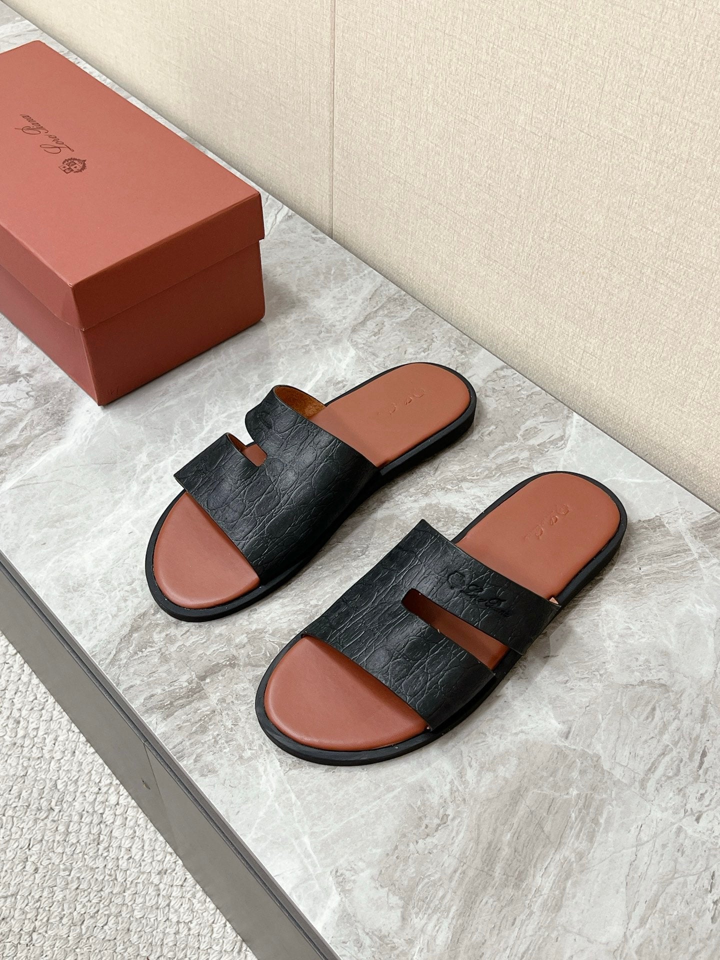 LP 26s Men’s Classic H-Cut Slides In Black Grained Calfskin