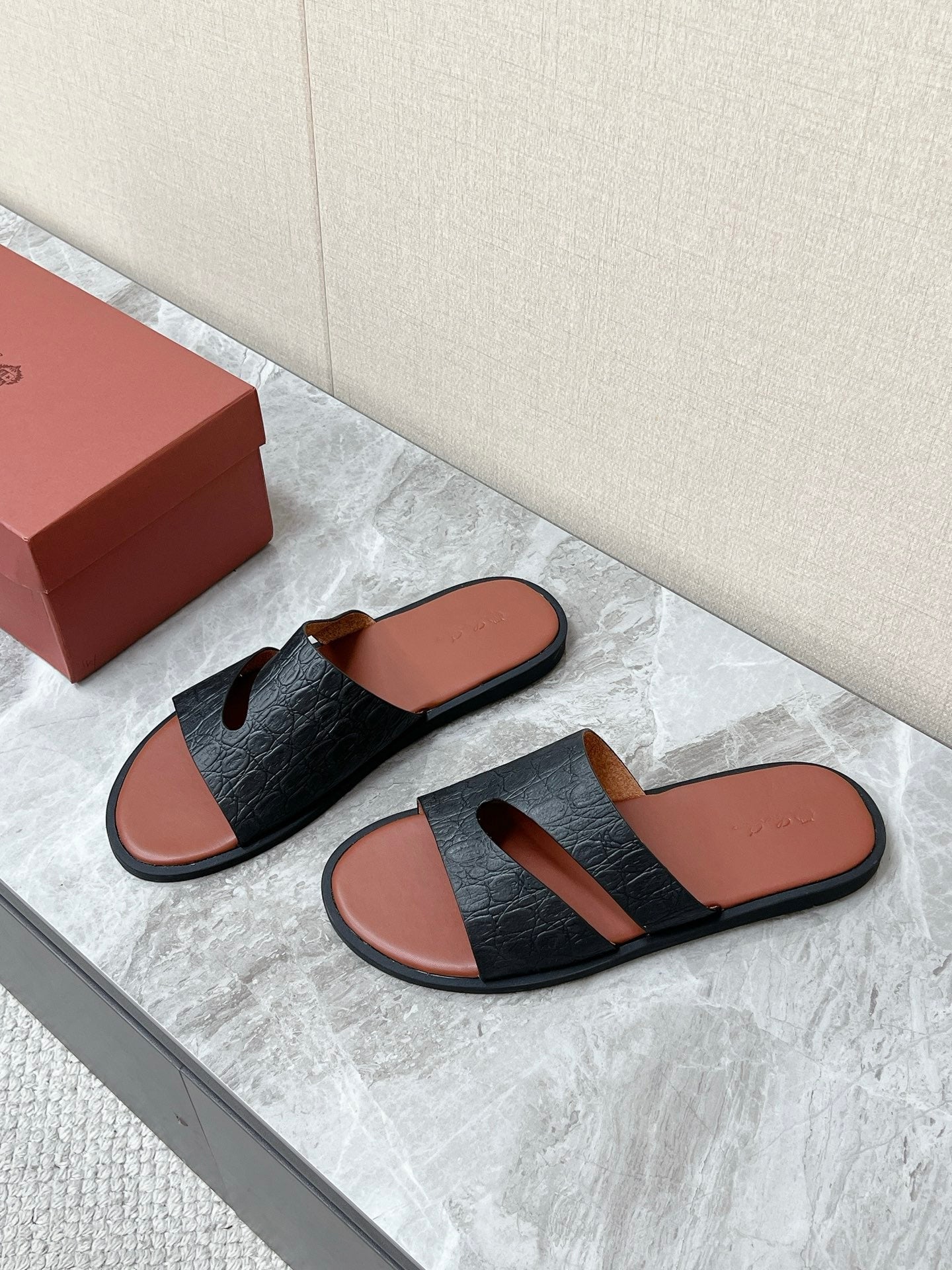 LP 26s Men’s Cutout Slides In Black Grained Calfskin
