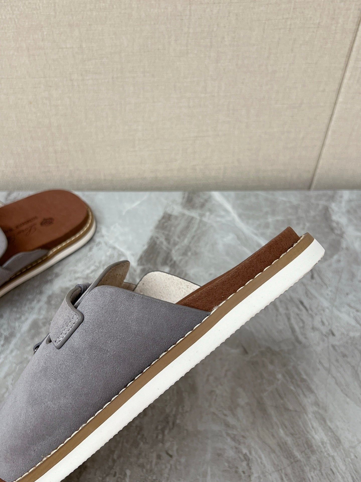 LP 26s Men’s Lock Charm Slides In Grey Suede Silver Hardware