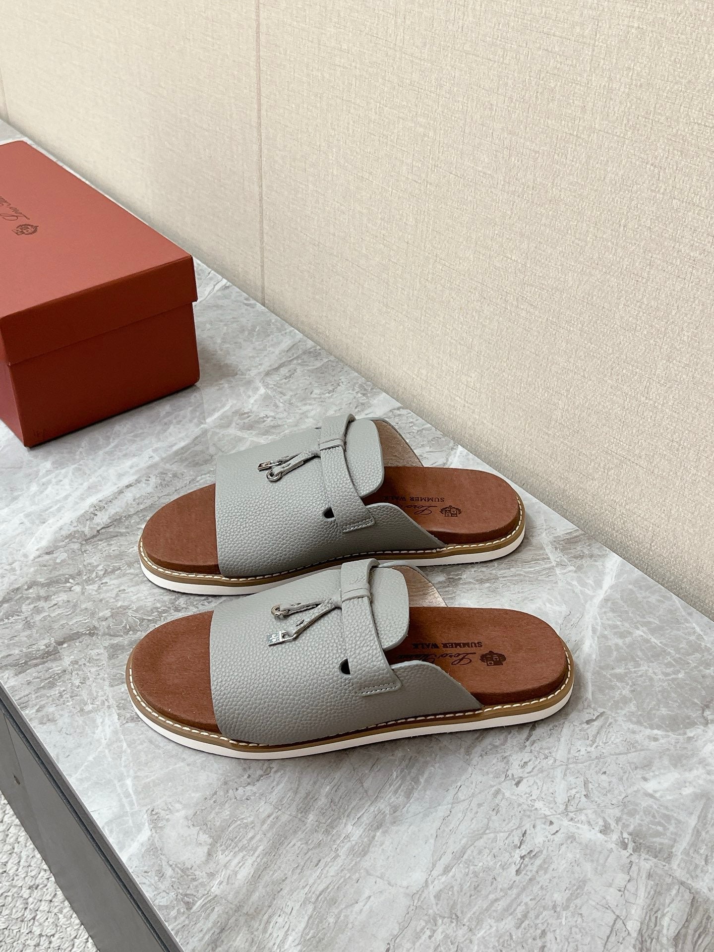 LP 26s Men’s Lock Charm Slides In Grey Calfskin Silver Hardware