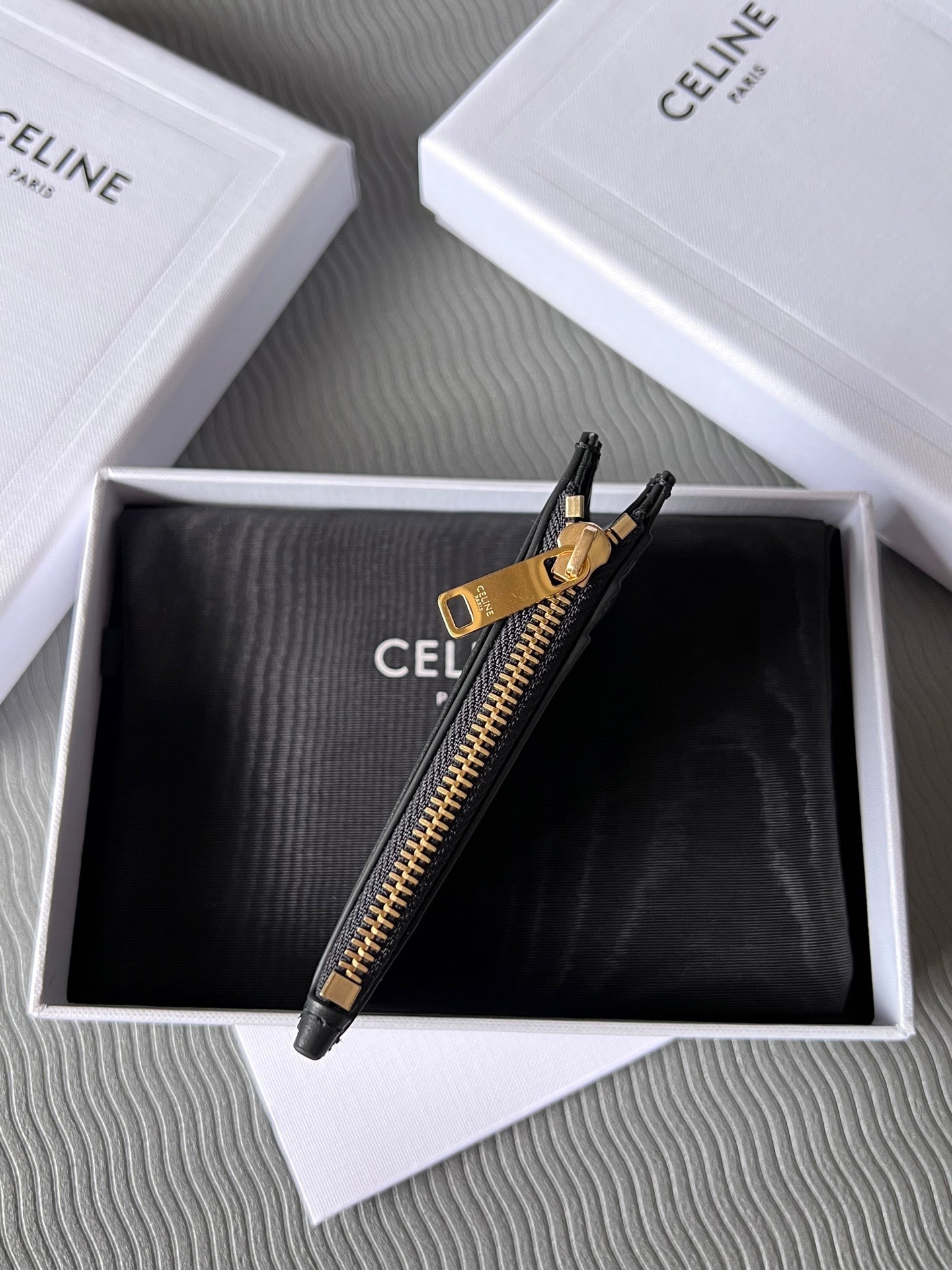 TRIOMPHE Zipped Card Holder Black Cowhide Leather