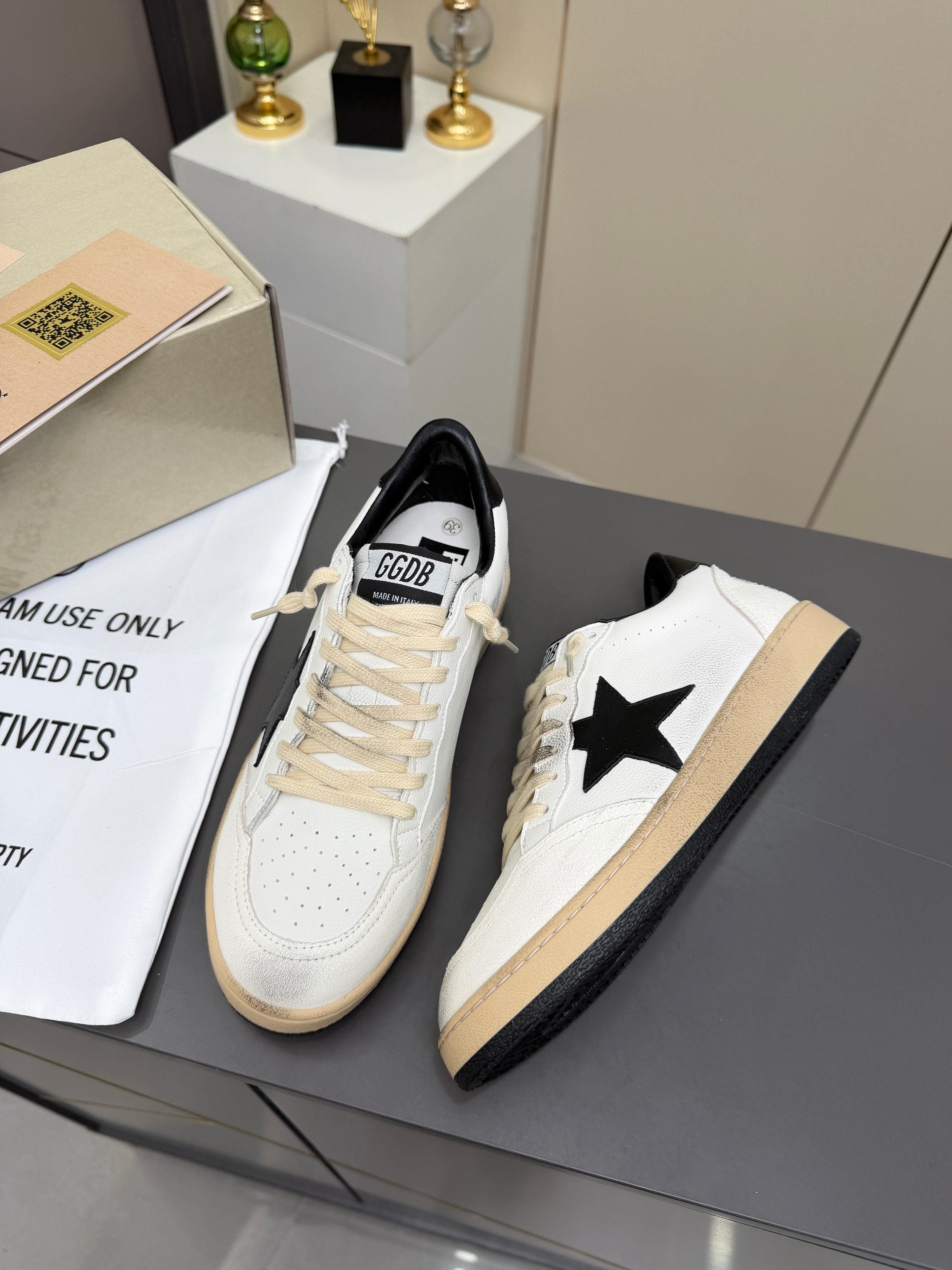 Golden Goose 26s Ball Star Sneakers White Black Leather 735900